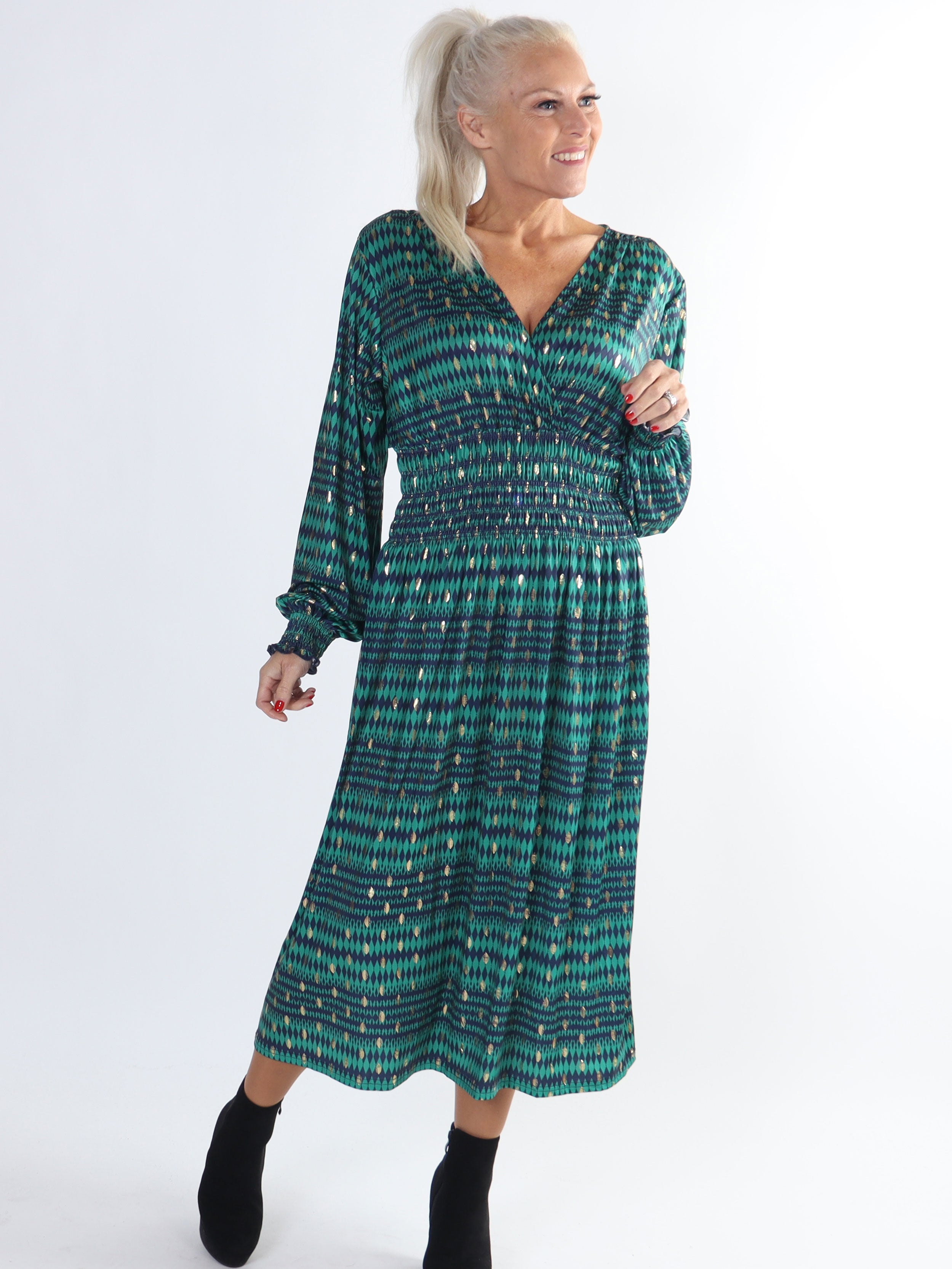 Pams Stripe Midi L/S - Mönstrad klänning med gulddetaljer i plusstorlek