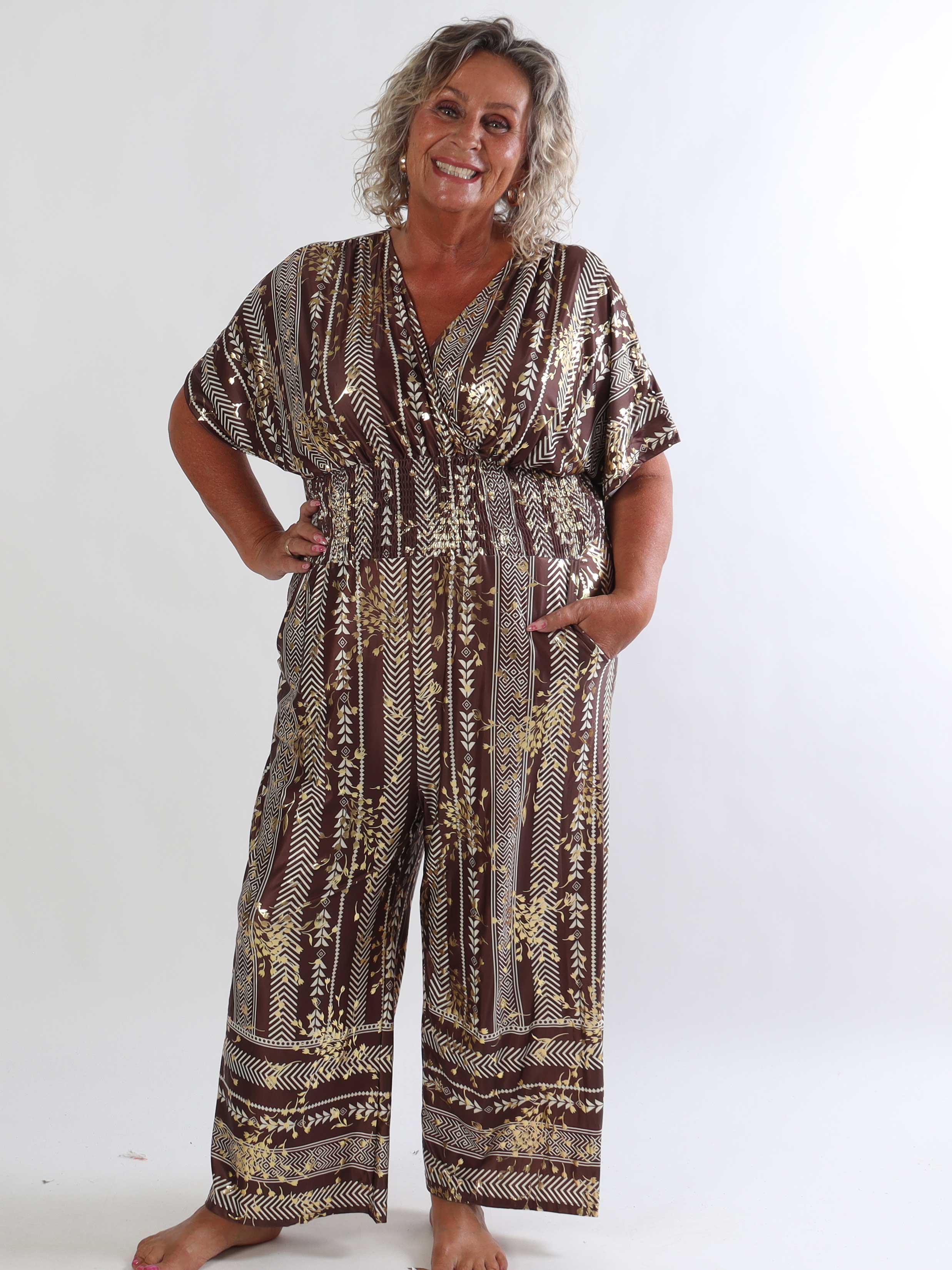 Pams Tribal Jumpsuit - Plus size mønstret buksedragt med små guld blomster