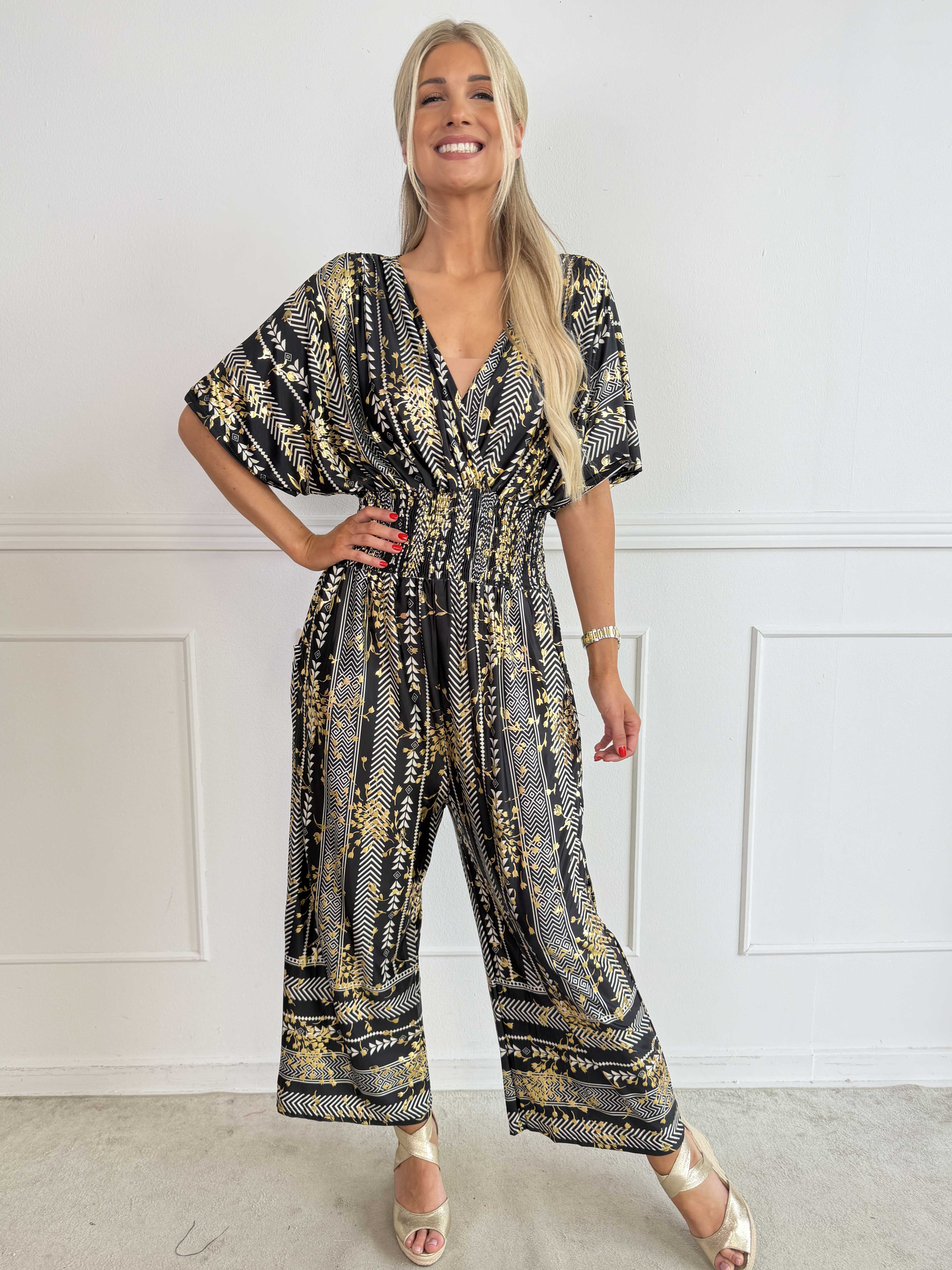 Pams Tribal Jumpsuit - Elastisk mønstret buksedragt med små guld blomster