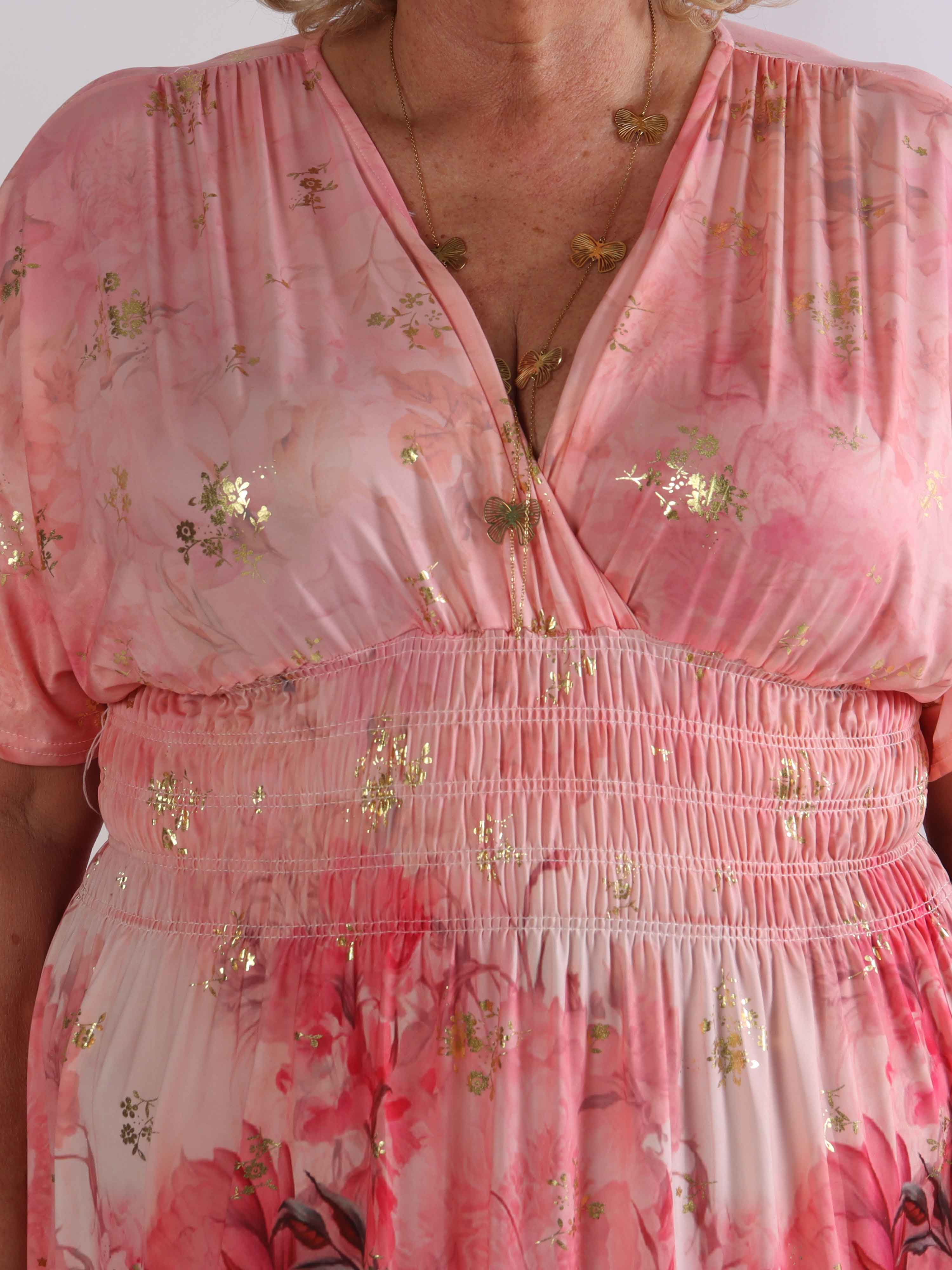 Pams Ethereal Midi - Plus size kjole med blomster motiver og guld detaljer