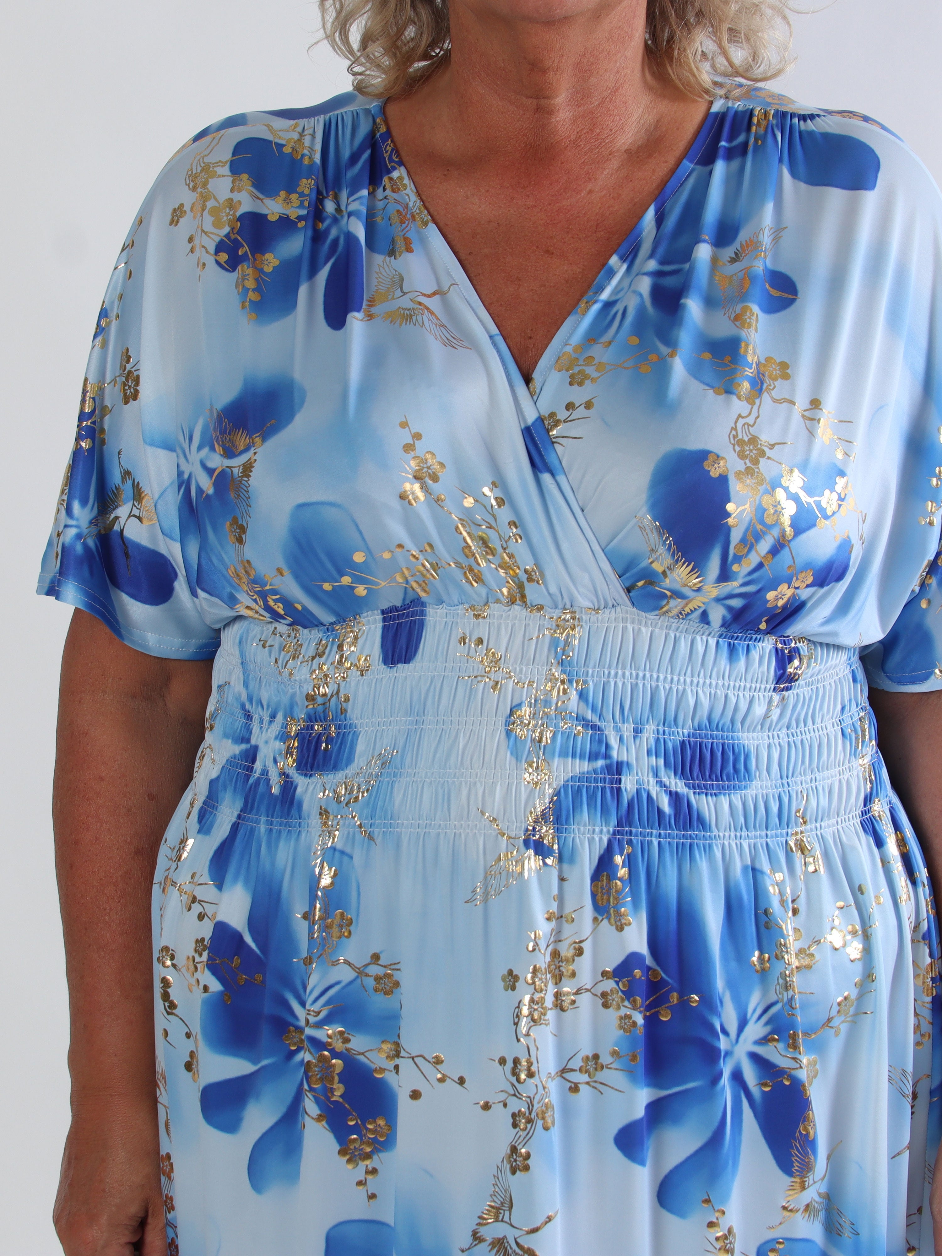 Pams Fleur Short - Plus size kjole med smock og japansk inspireret gulddetaljer