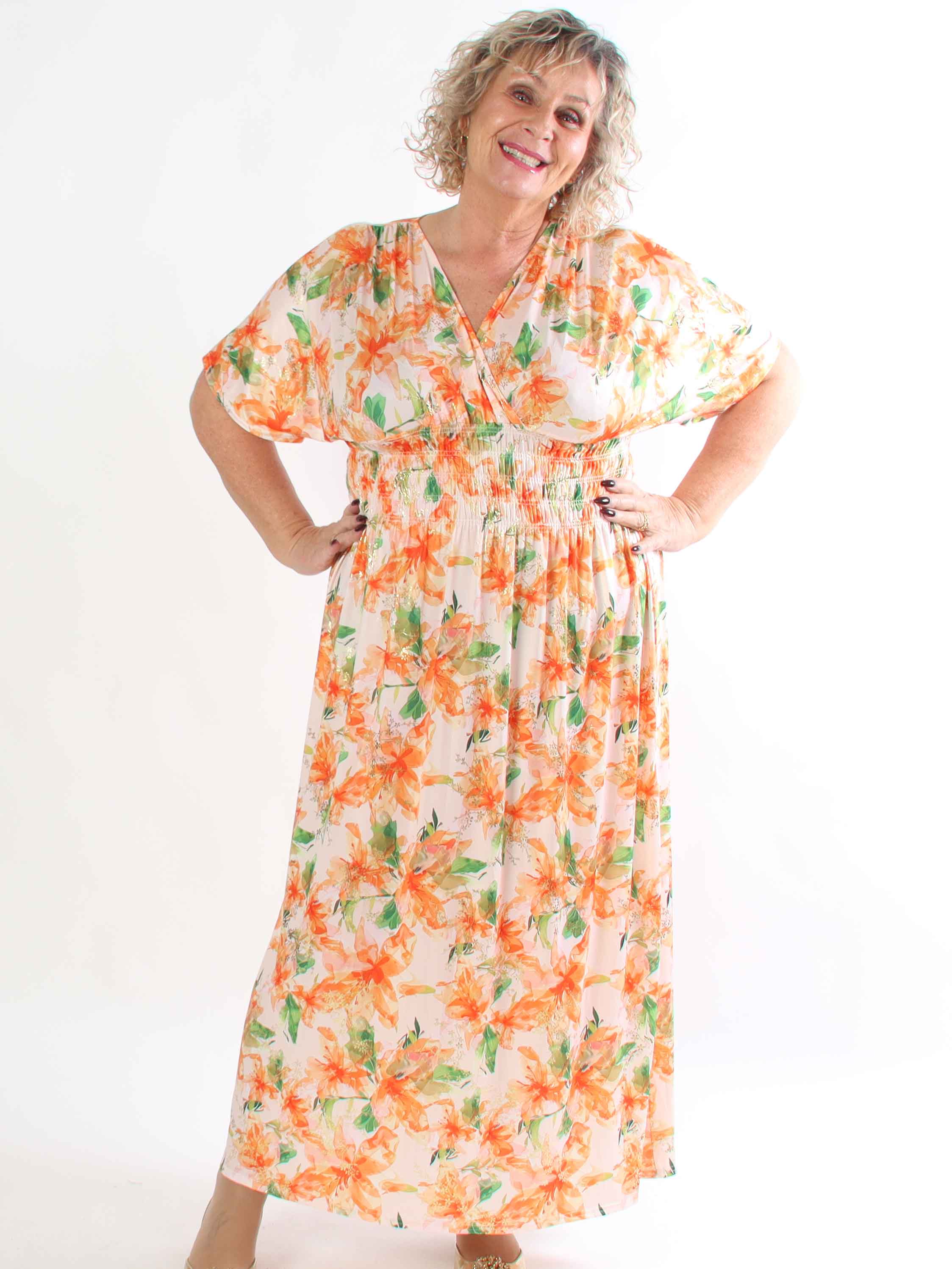 Pams Flourish - Lang plus size kjole med fine blomster og guld blade