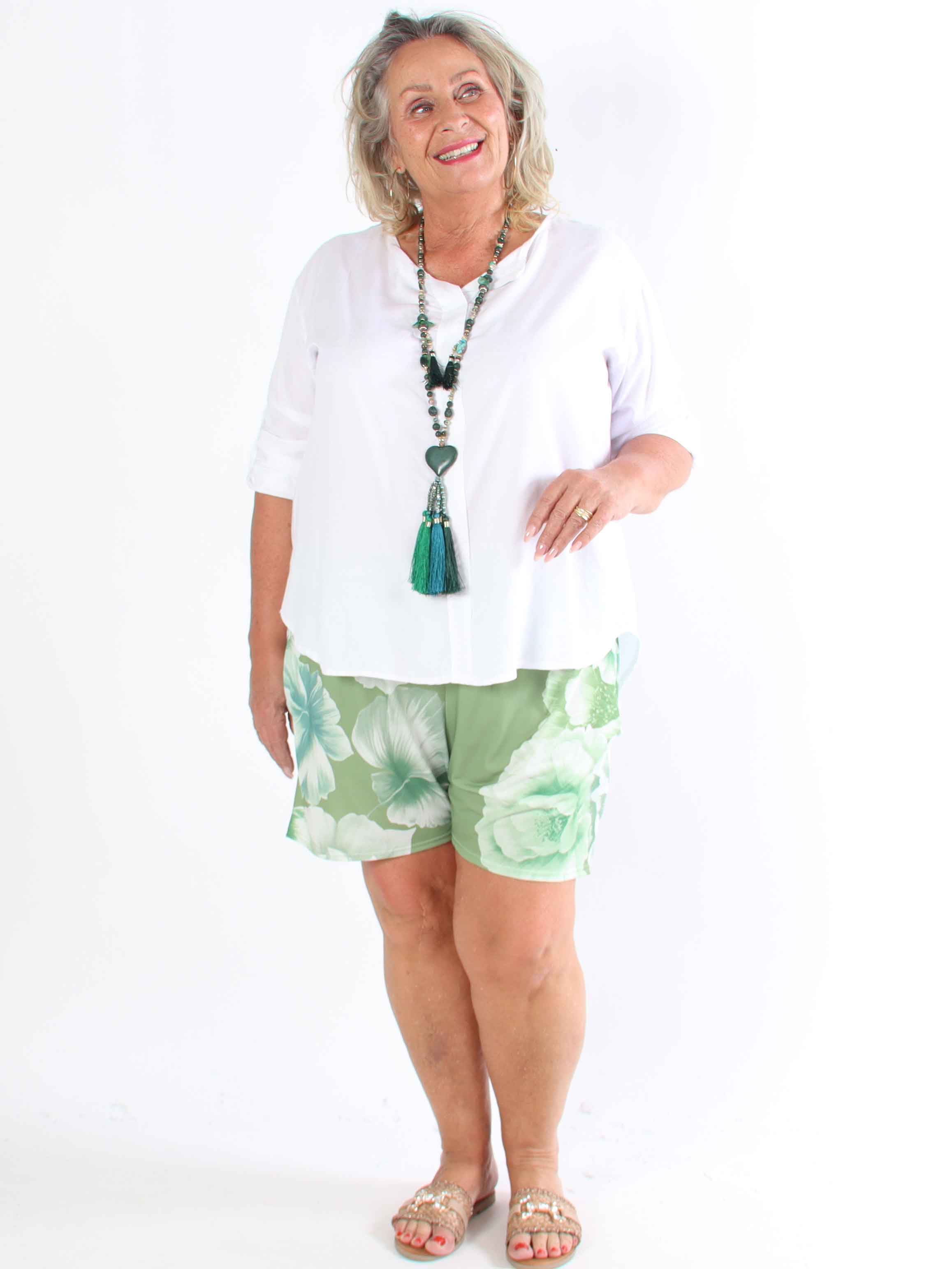 Pams Flower Shorts - Elastiska plus size-shorts med blommigt tryck