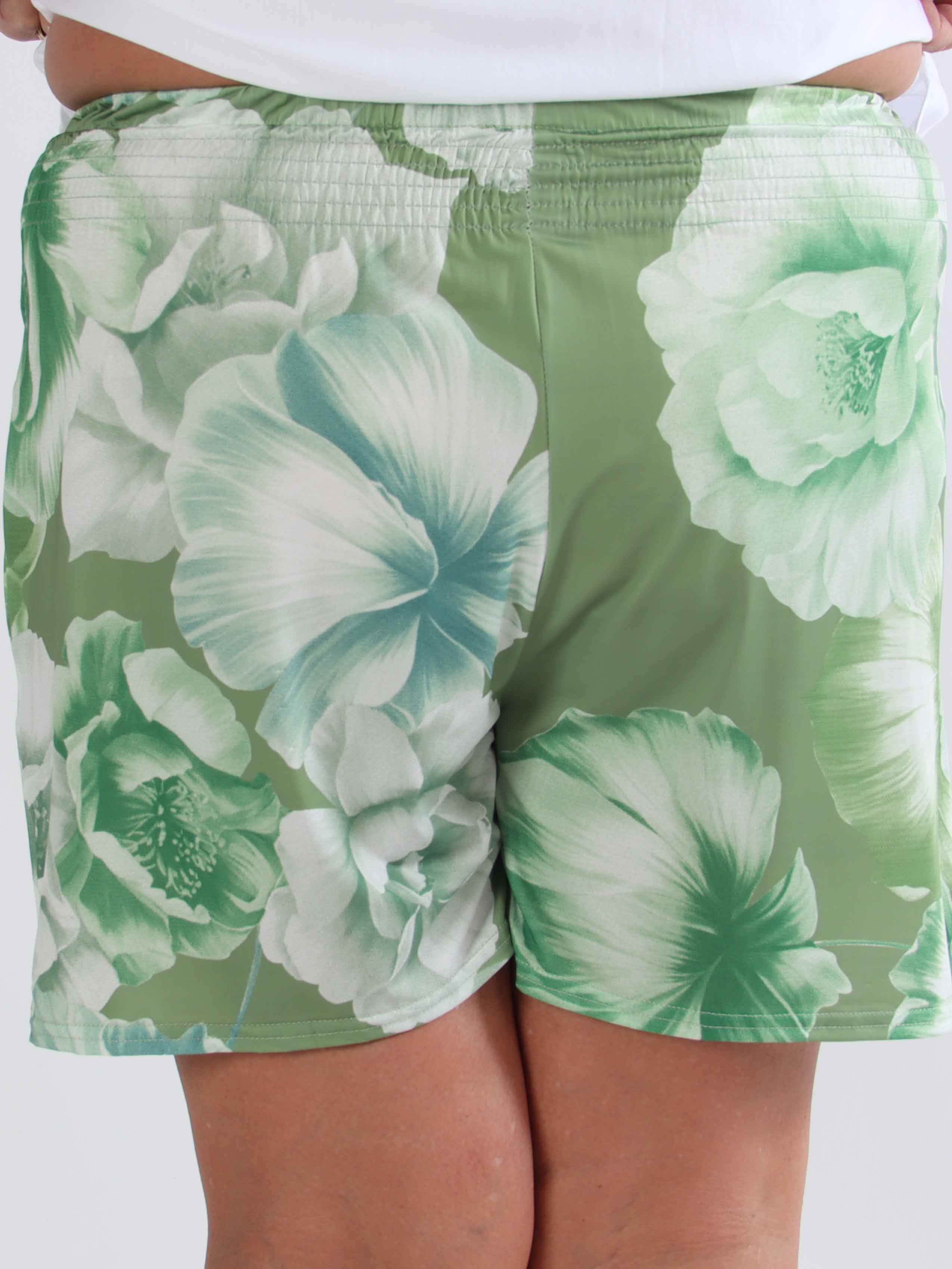 Pams Flower Shorts - Elastiska plus size-shorts med blommigt tryck