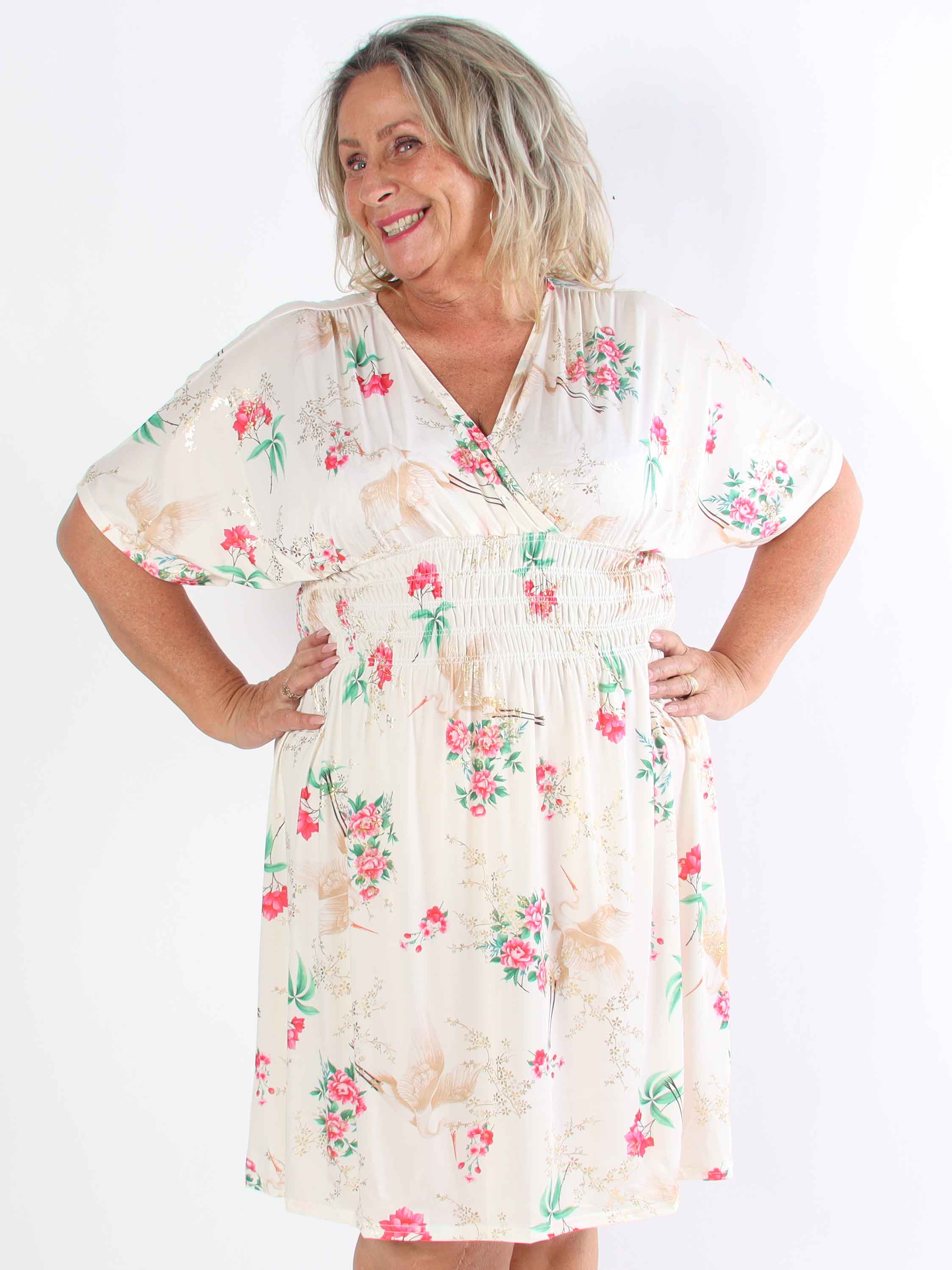 Pams Fly Short - Elastisk plus size-klänning med blommor och fåglar
