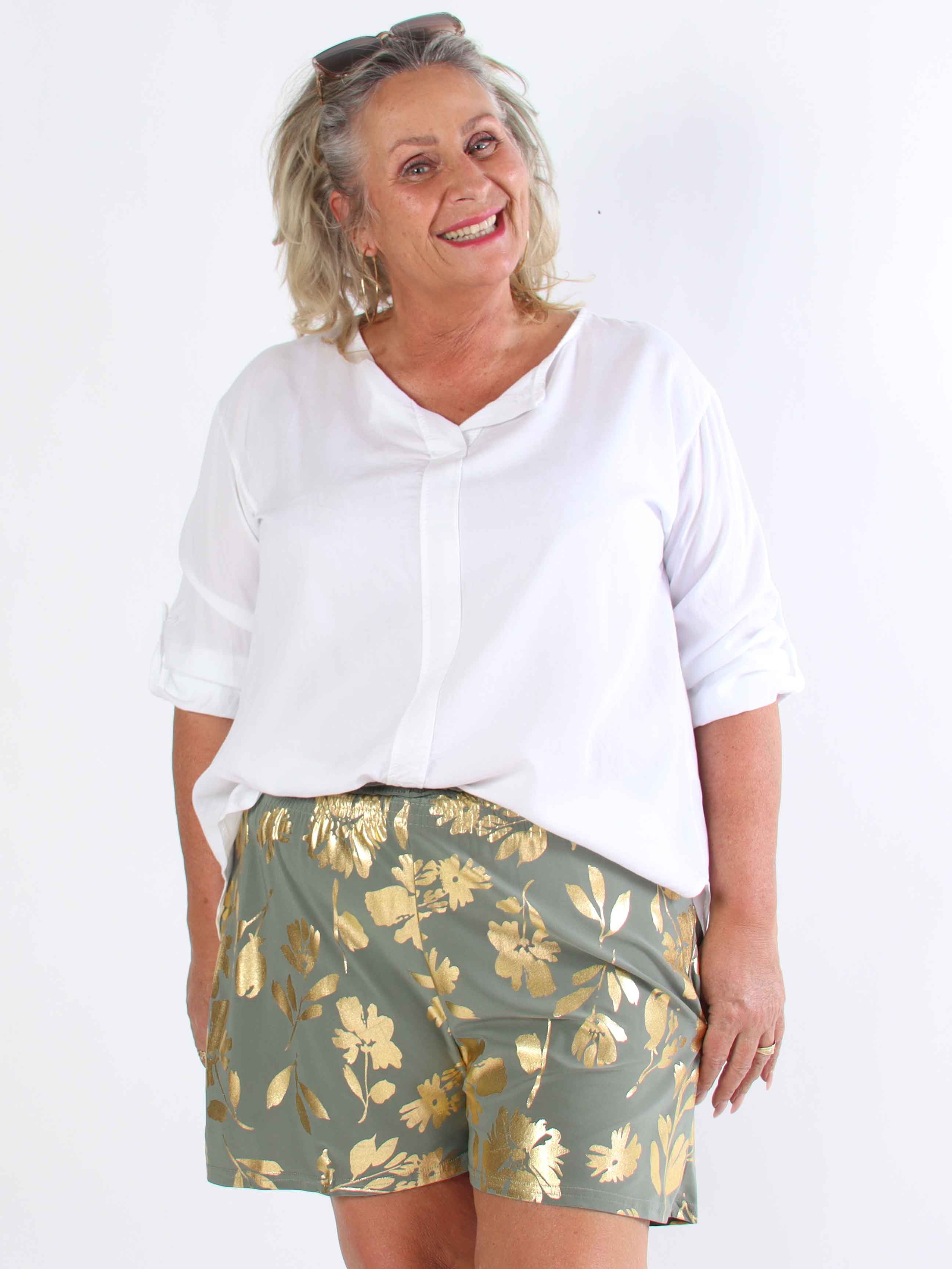Pams Gold Flower Shorts - Elastiska shorts i plusstorlek med guldblad