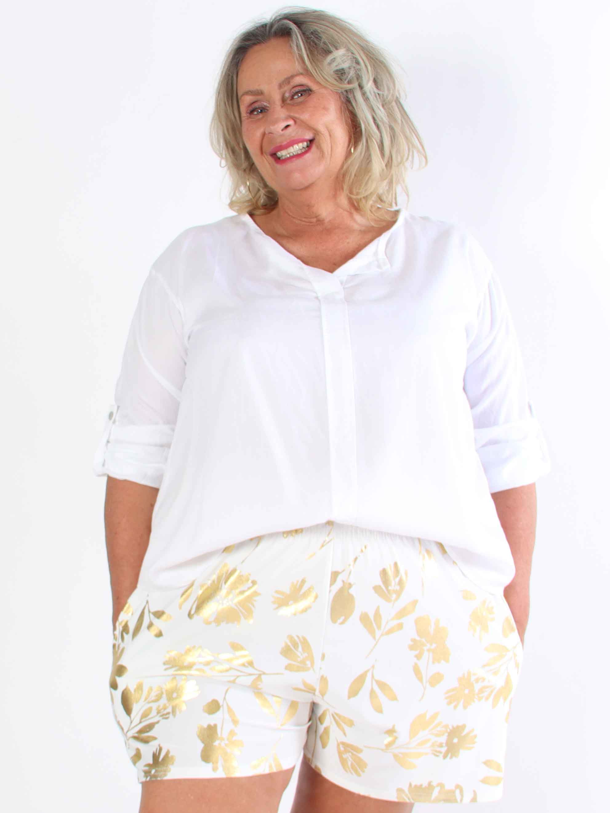 Pams Gold Flower Shorts - Elastiska shorts i plusstorlek med guldblad