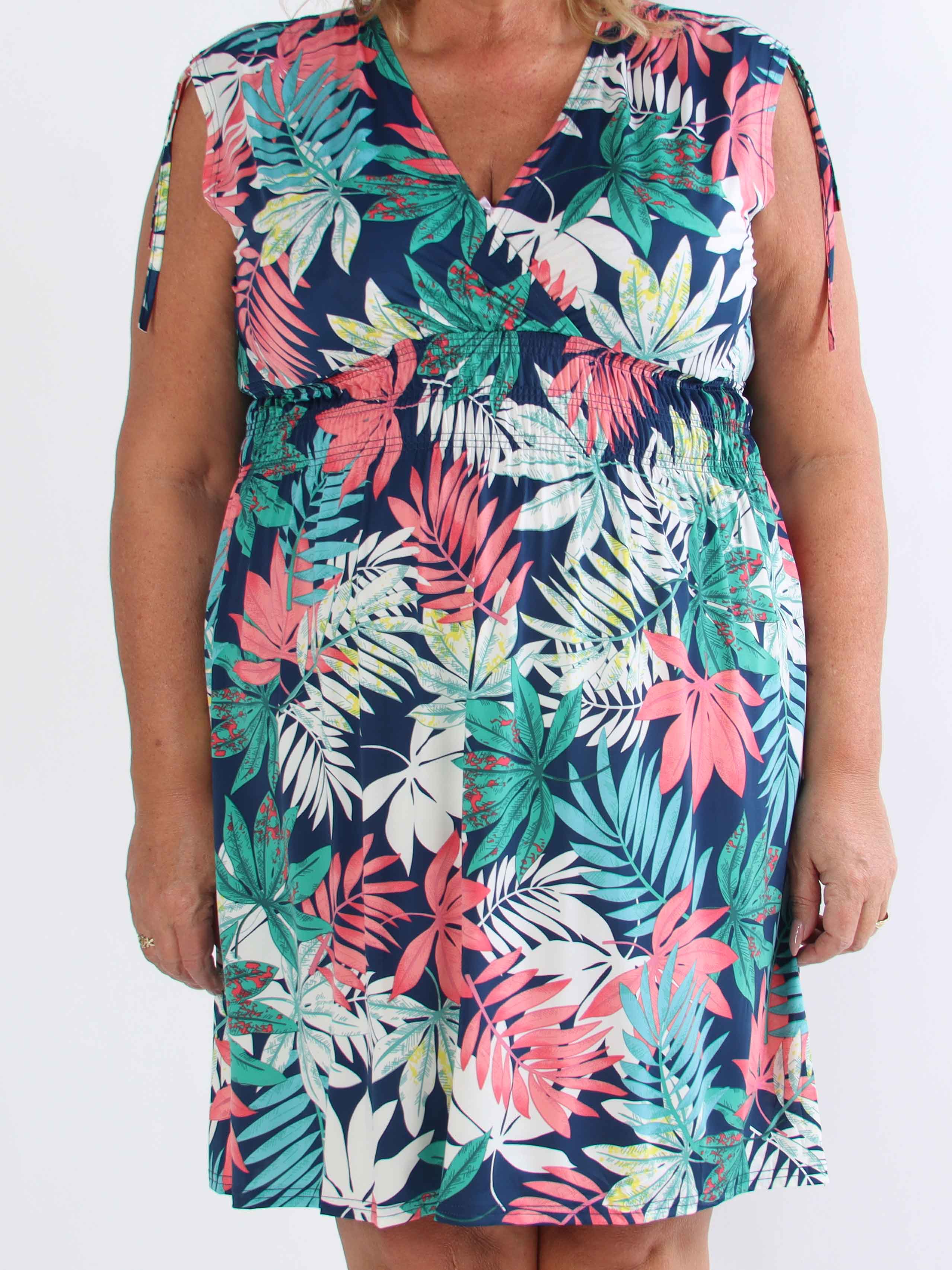 Pams Leaf Short - Kort elastisk plus size-klänning i skrynkelfritt tyg