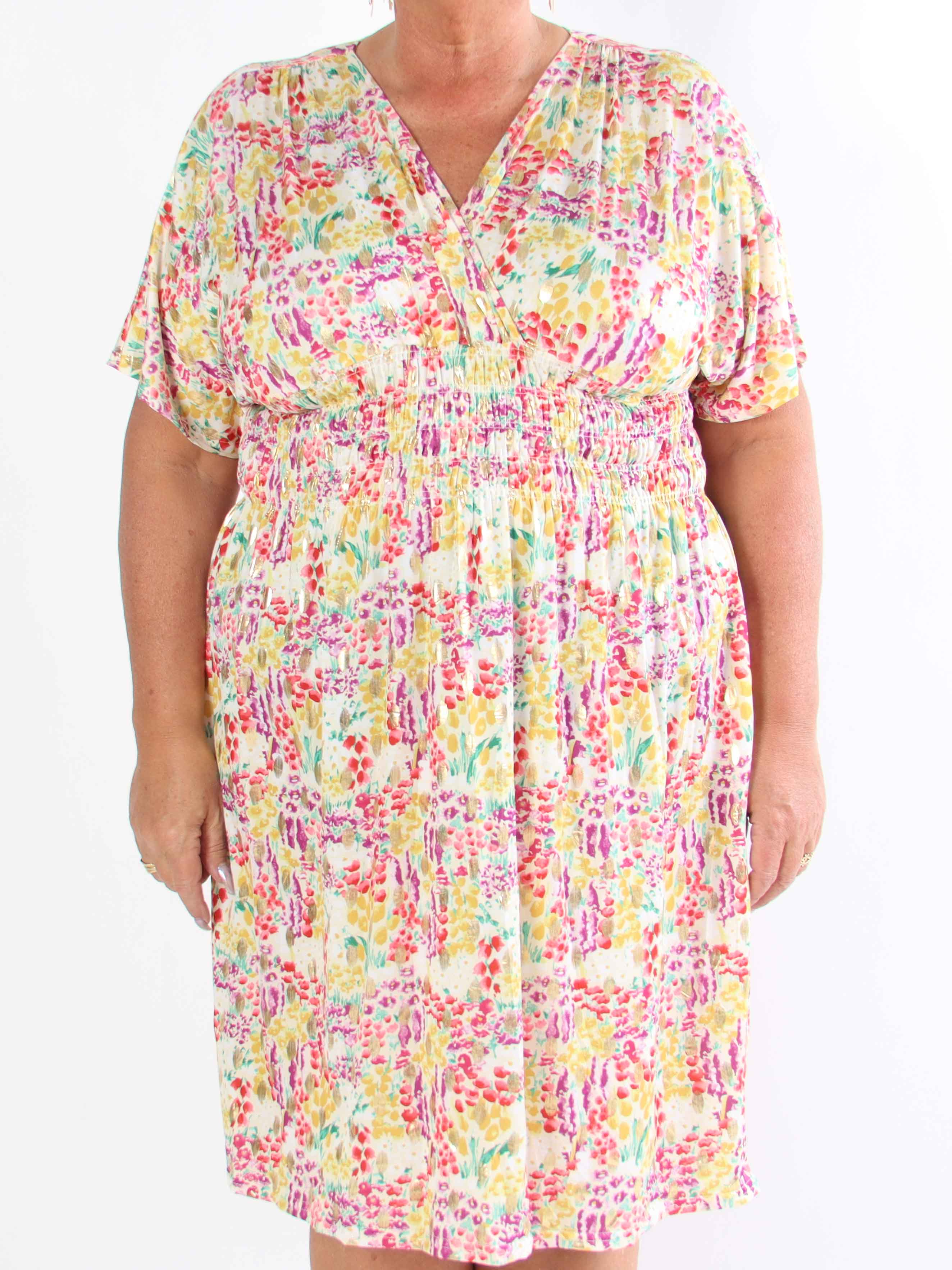 Pams Multi Flower Short - Klänning i plus size med blommönster och gulddetaljer