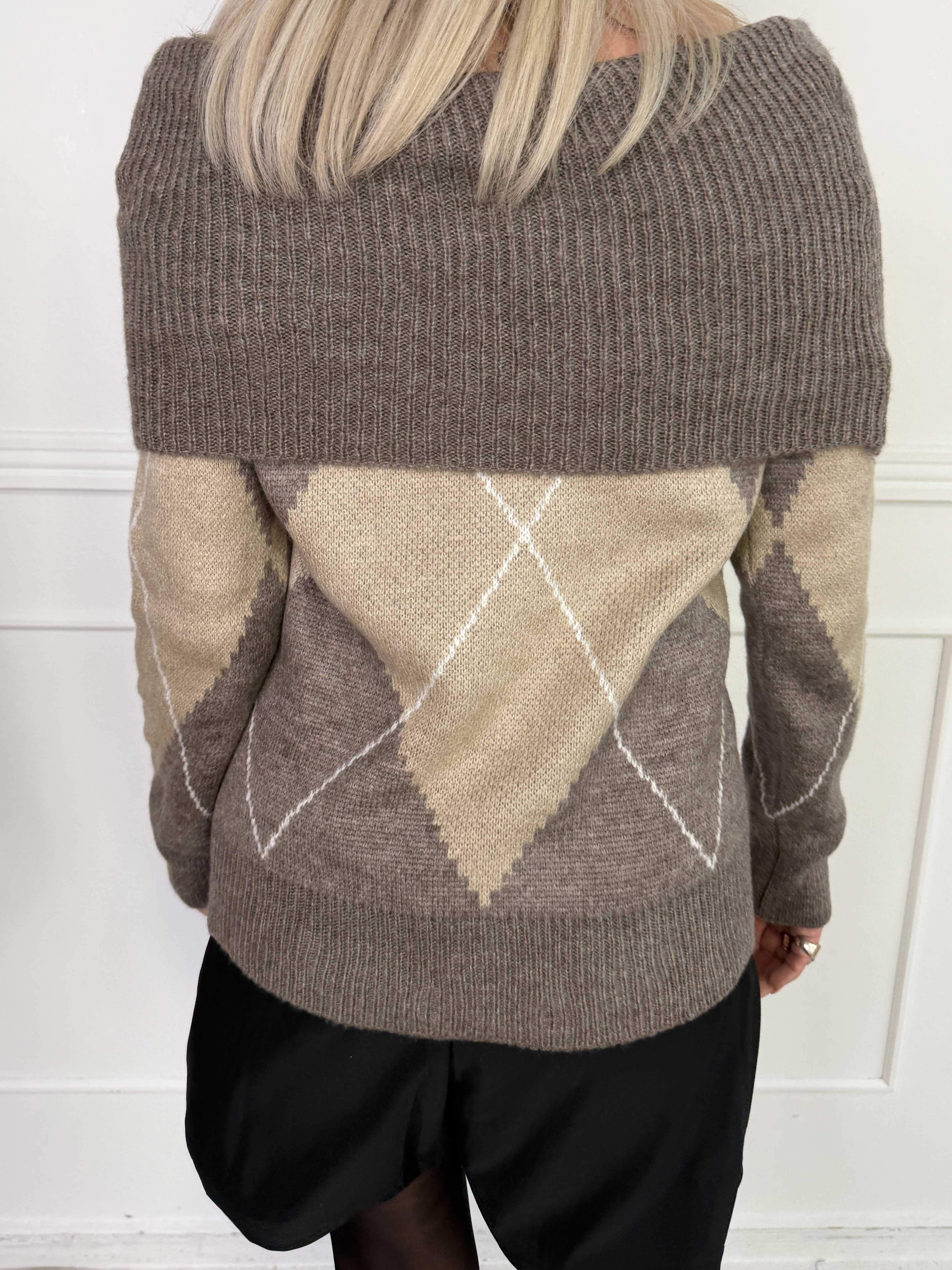 Paola - Stickad off-shoulder tröja med mönster