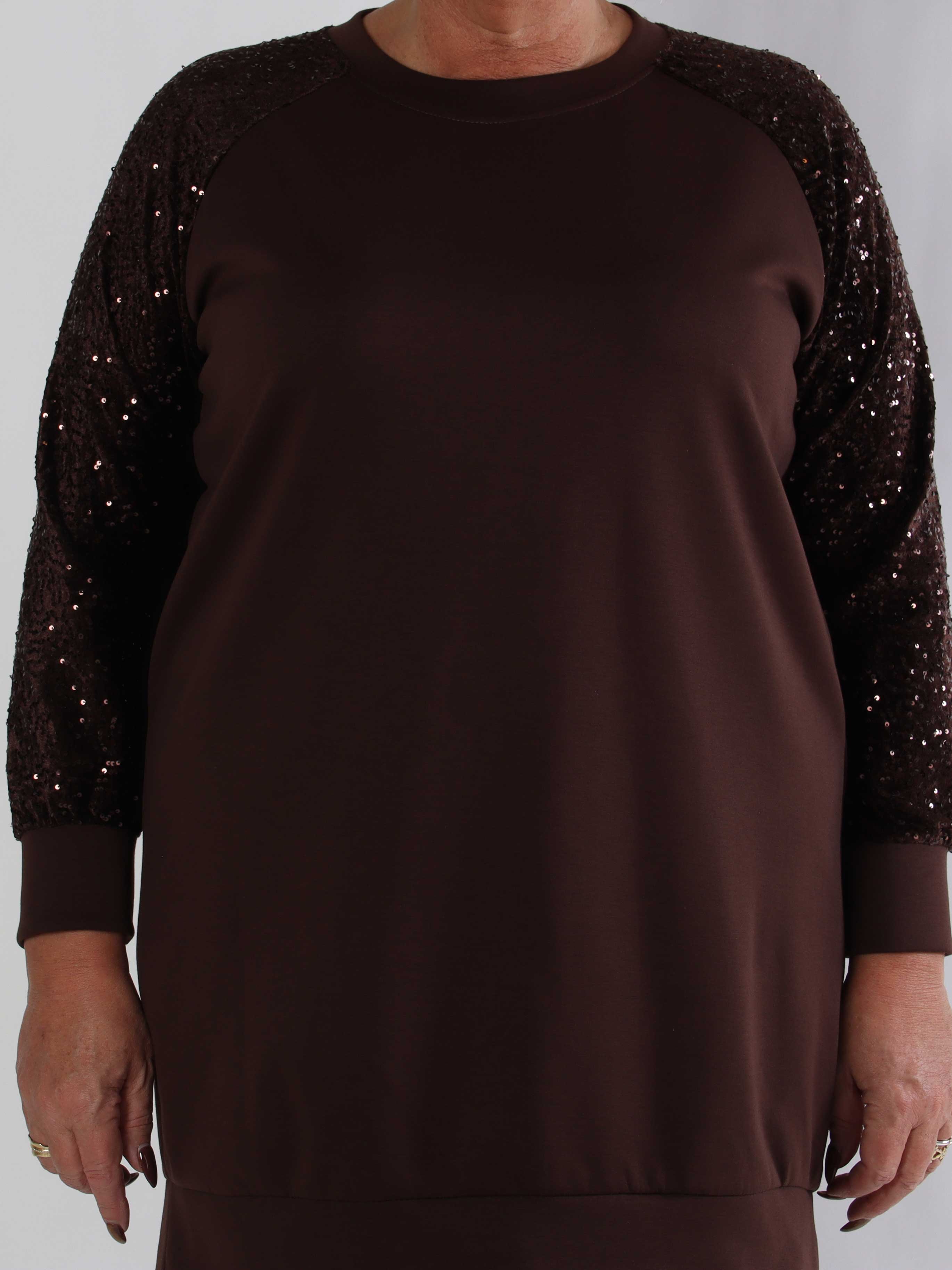 Parma - Plus size joggingklänning med paljettärmar
