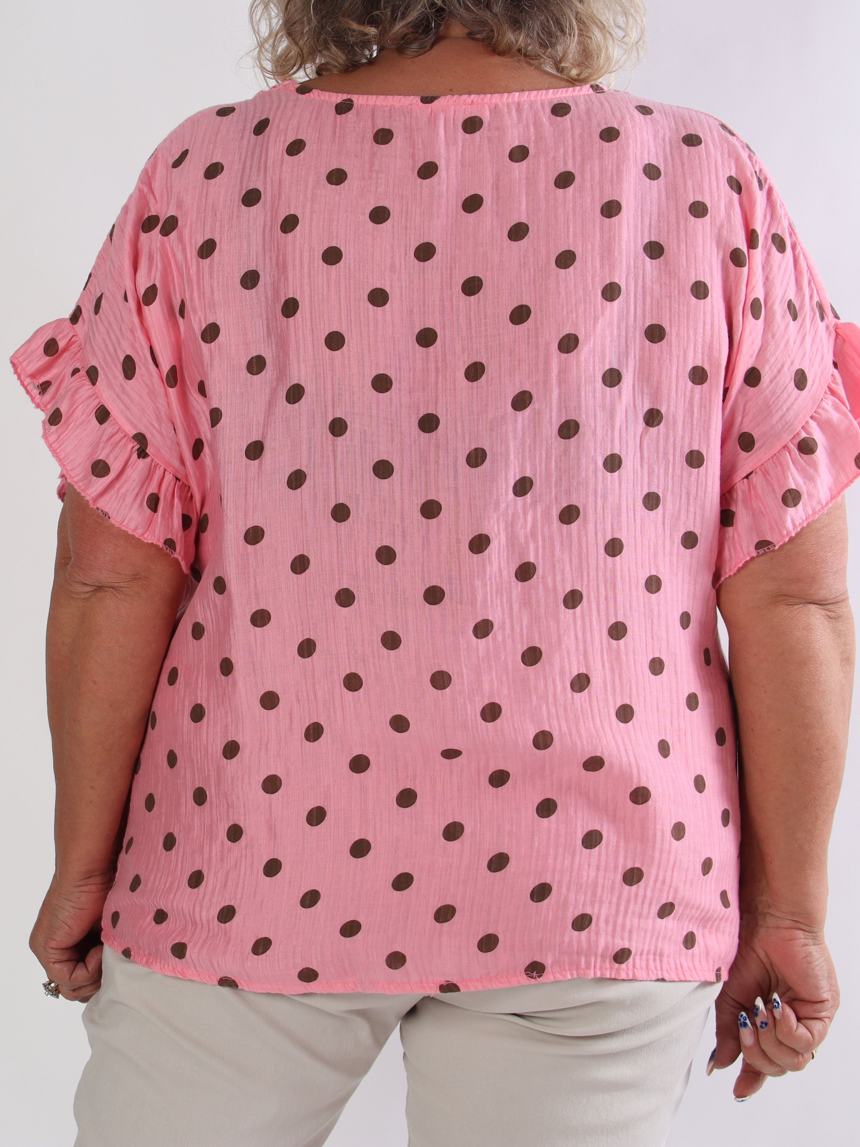 Poline - Prikket plus size tunika i åndbar lyocell stof med flæsekant på ærmerne