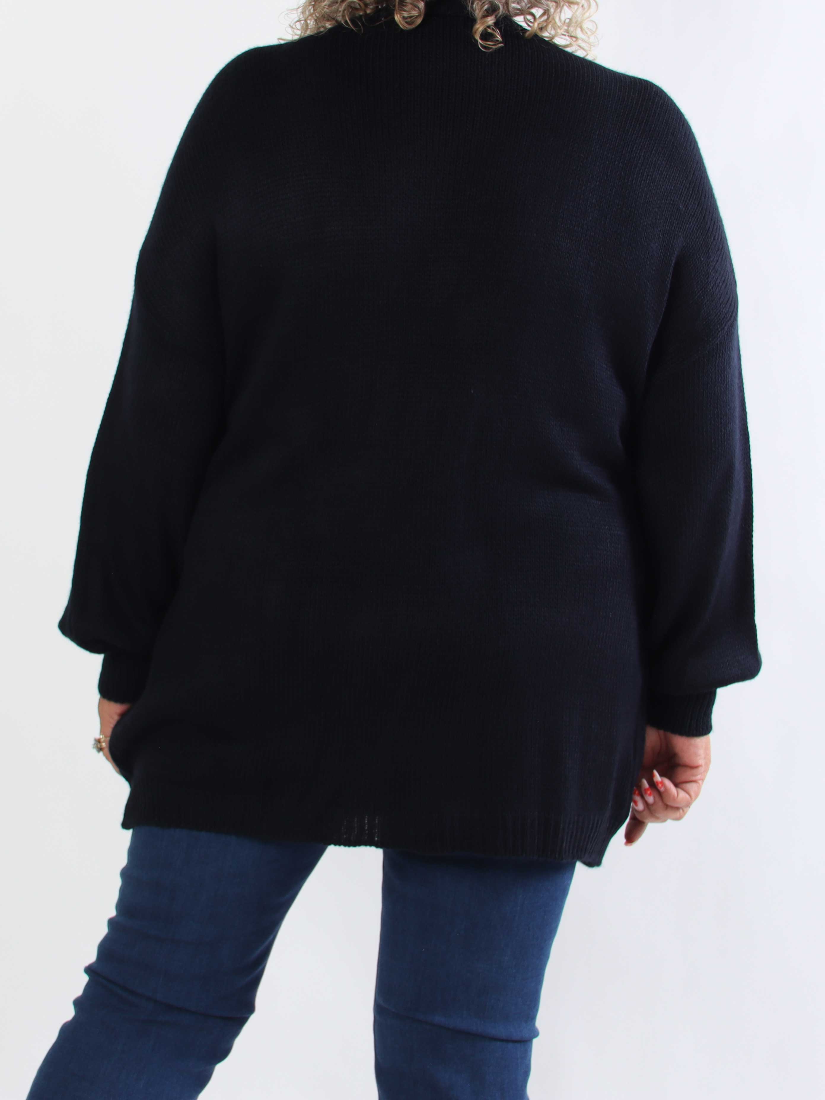 Priscilla - Stickad plus size tröja med VOGUE skrivet i guldglittertråd