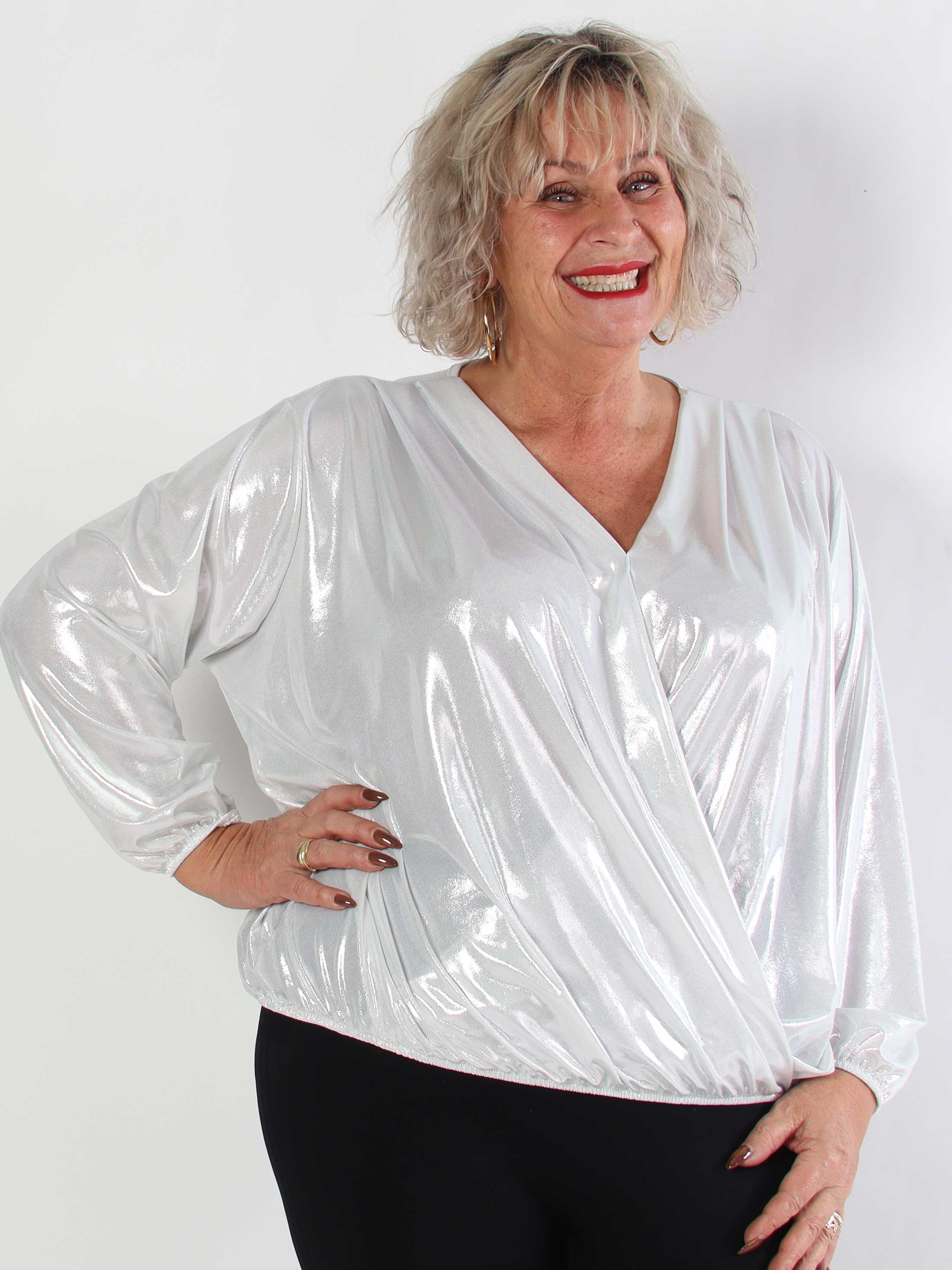Rakel Shiny - Långärmad plus size blus i skimrande tyg