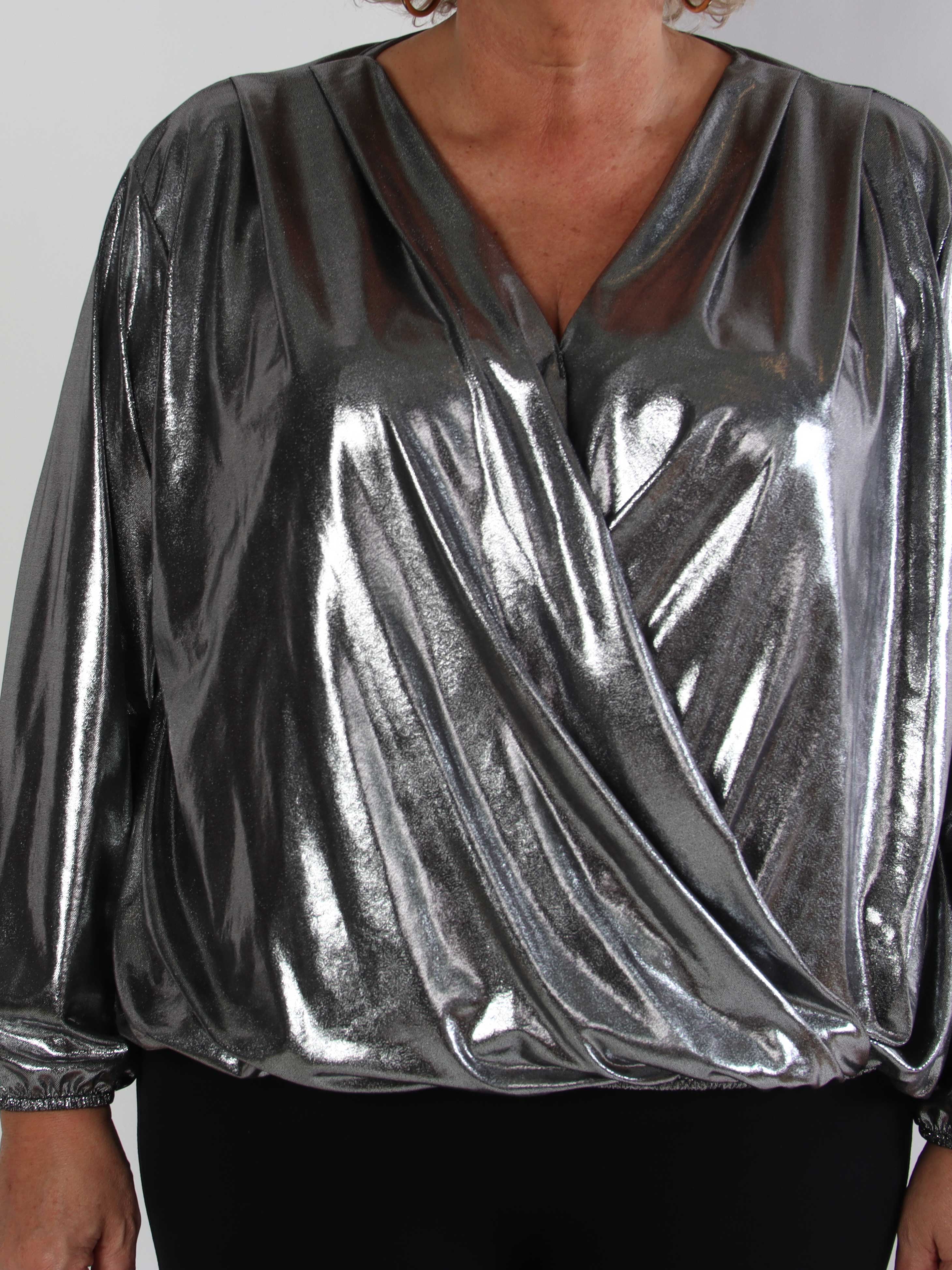 Rakel Shiny - Långärmad plus size blus i skimrande tyg