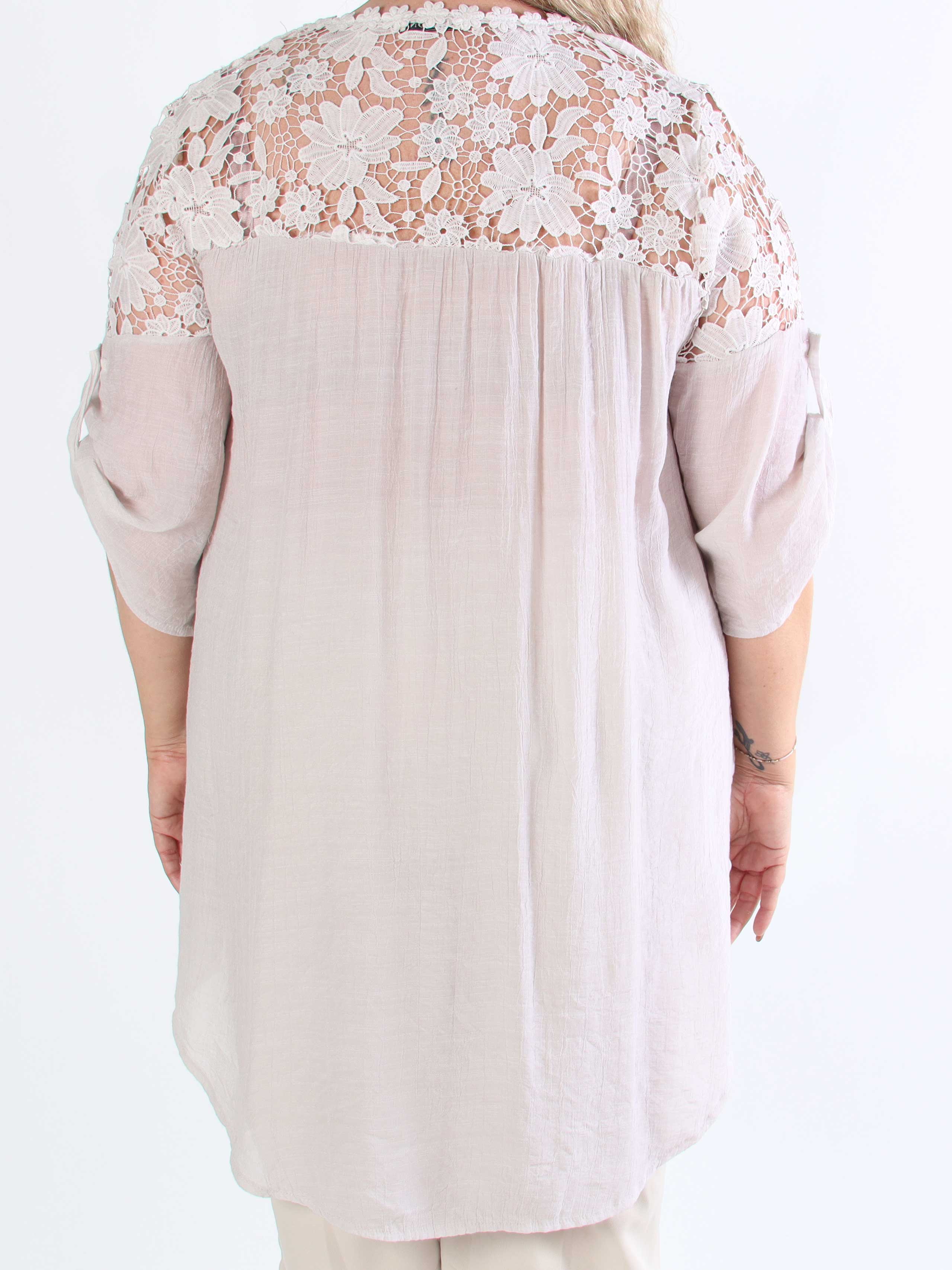 Rosalie - Söt feminin plus size-tunika med broderad rygg