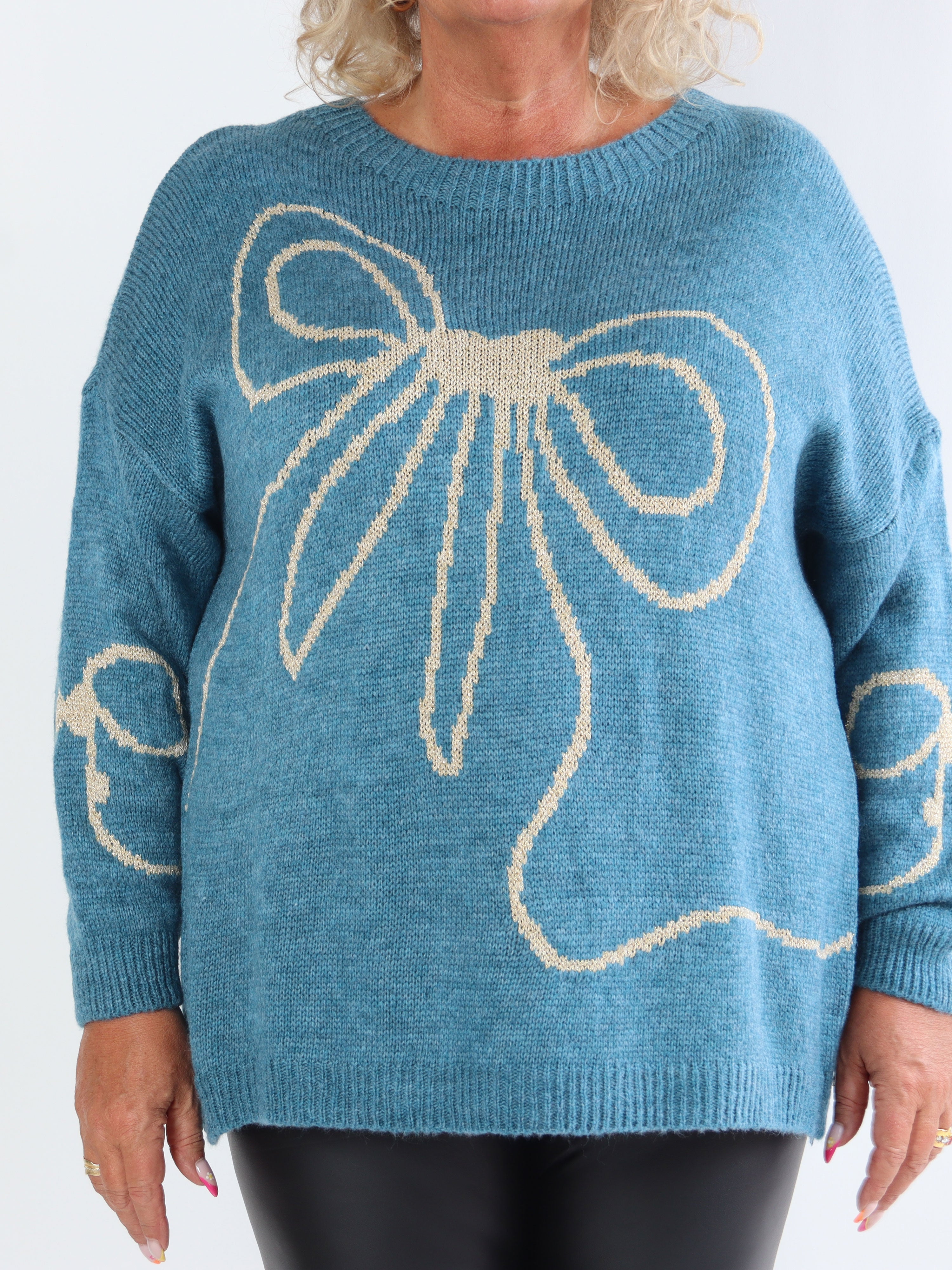 Ruby - Stickad plus size tröja med ull och rosett i guldtråd