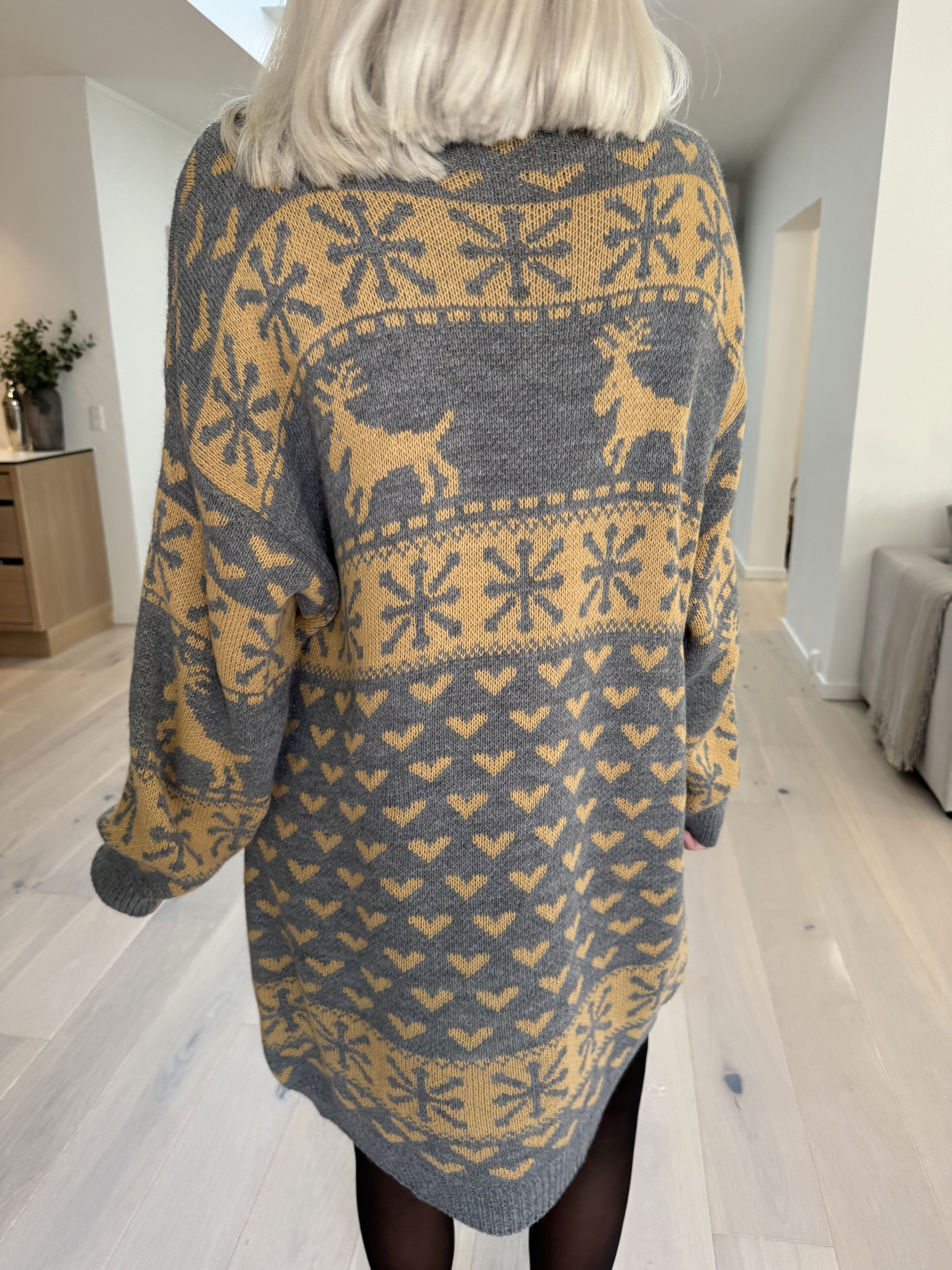 Rudolf - Söt stickad klänning med julmotiv