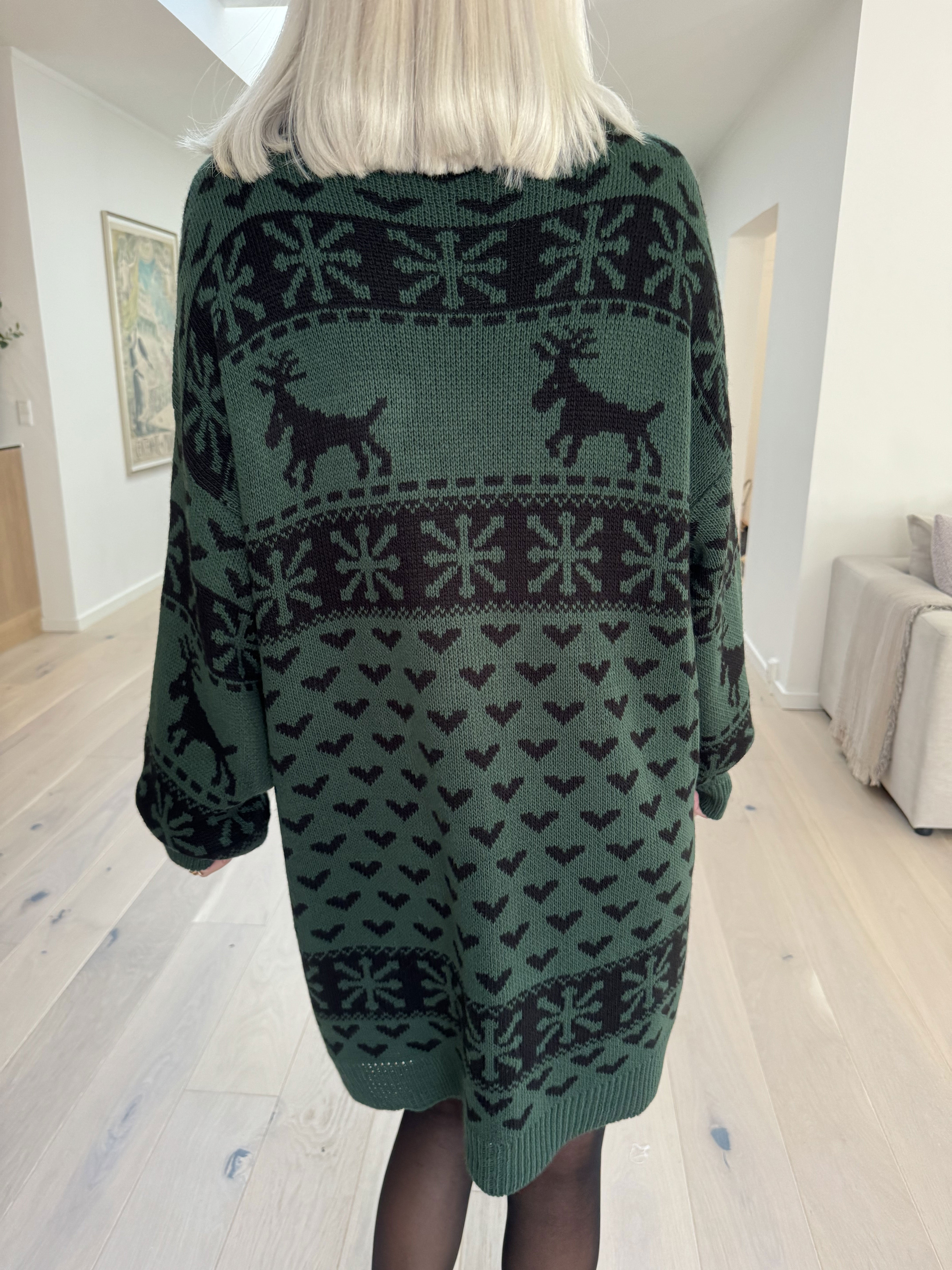 Rudolf - Söt stickad klänning med julmotiv