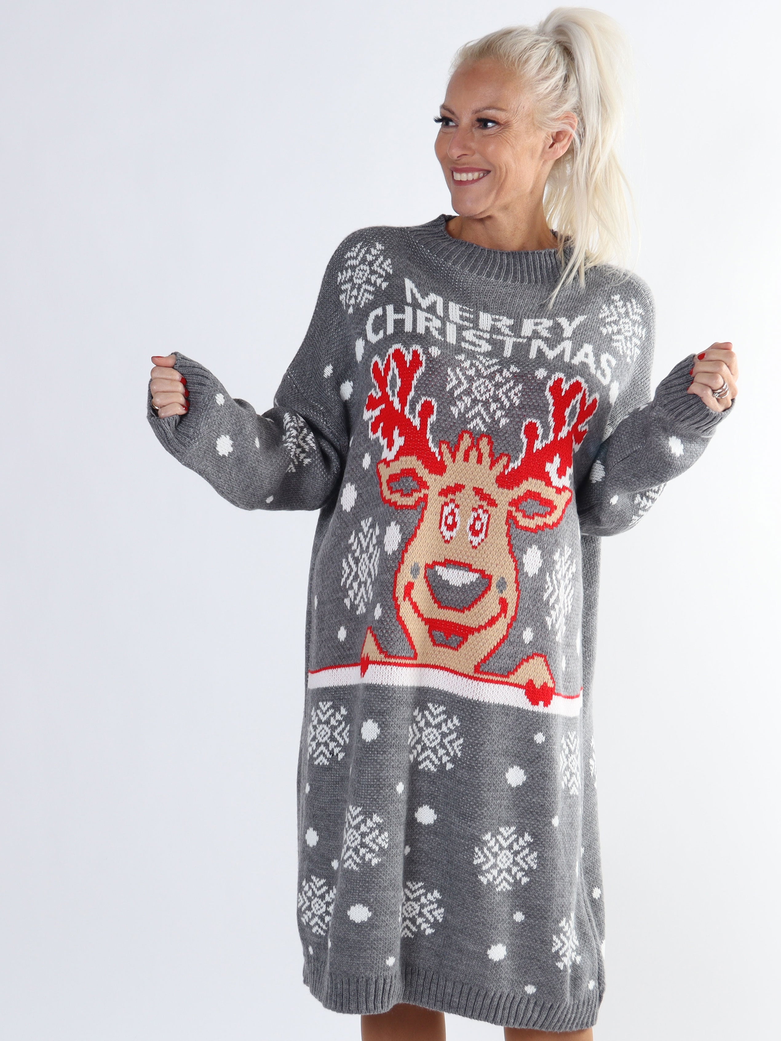 Rudolf - Stickad julklänning i plus size med rudolfmotiv