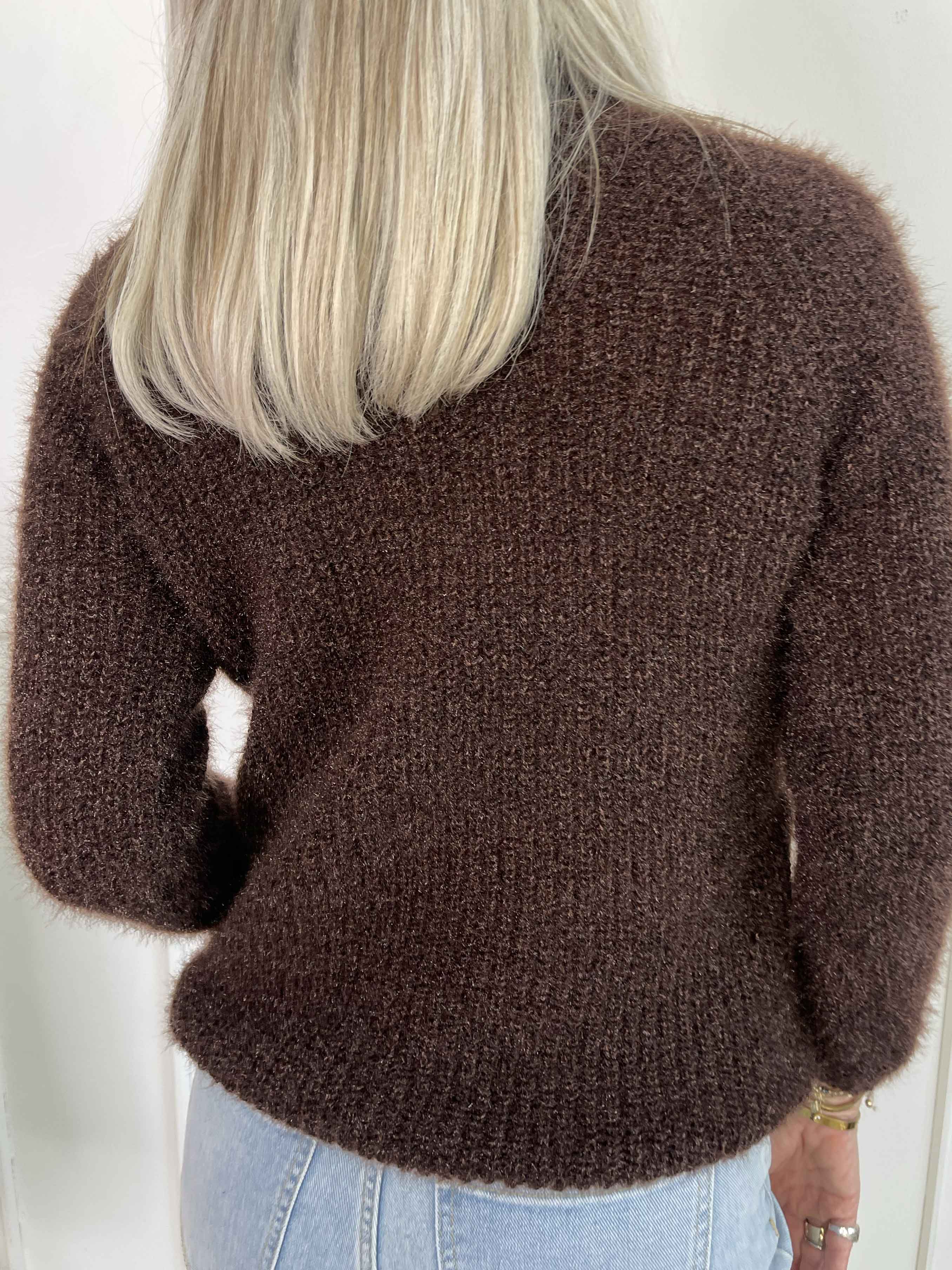 Rylie - Fluffig stickad tröja med polokrage