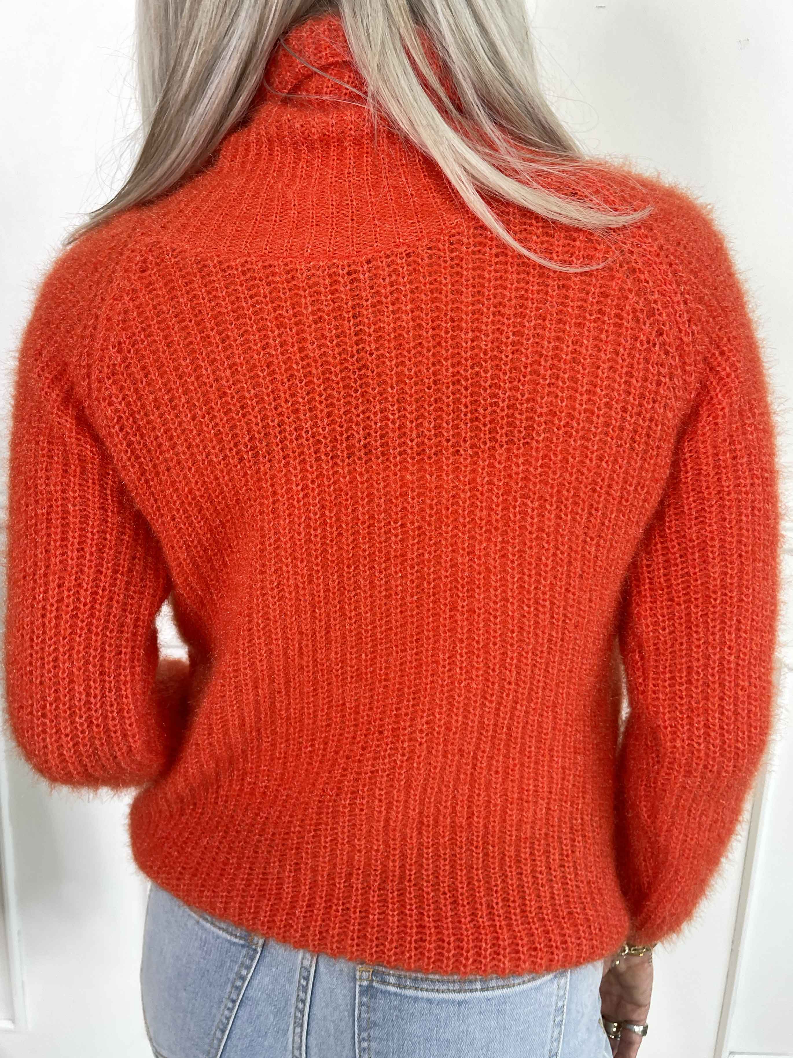 Rylie - Fluffig stickad tröja med polokrage