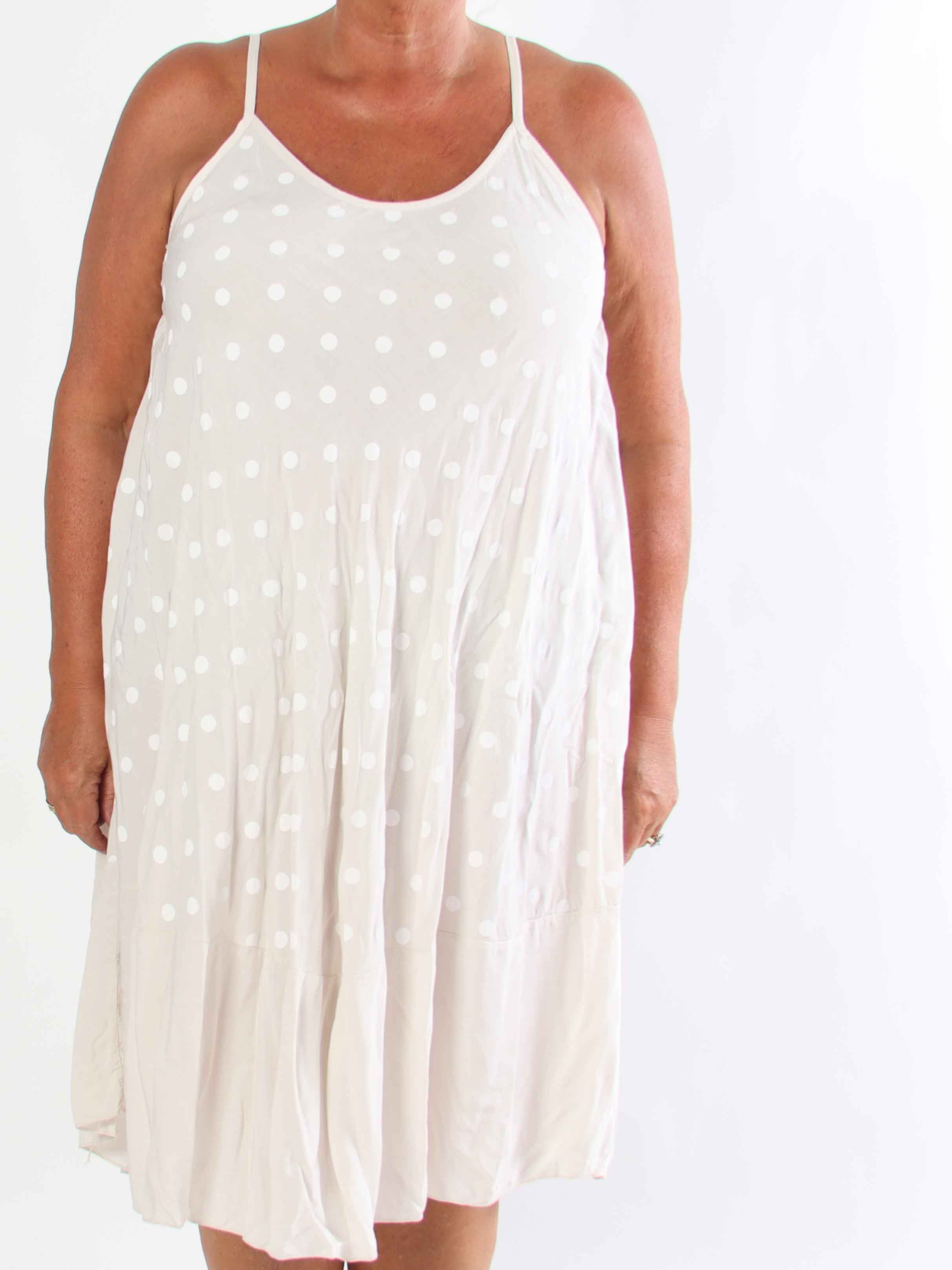 Sahra - Plus size kjole i viskosestof med prikker og tynde stropper