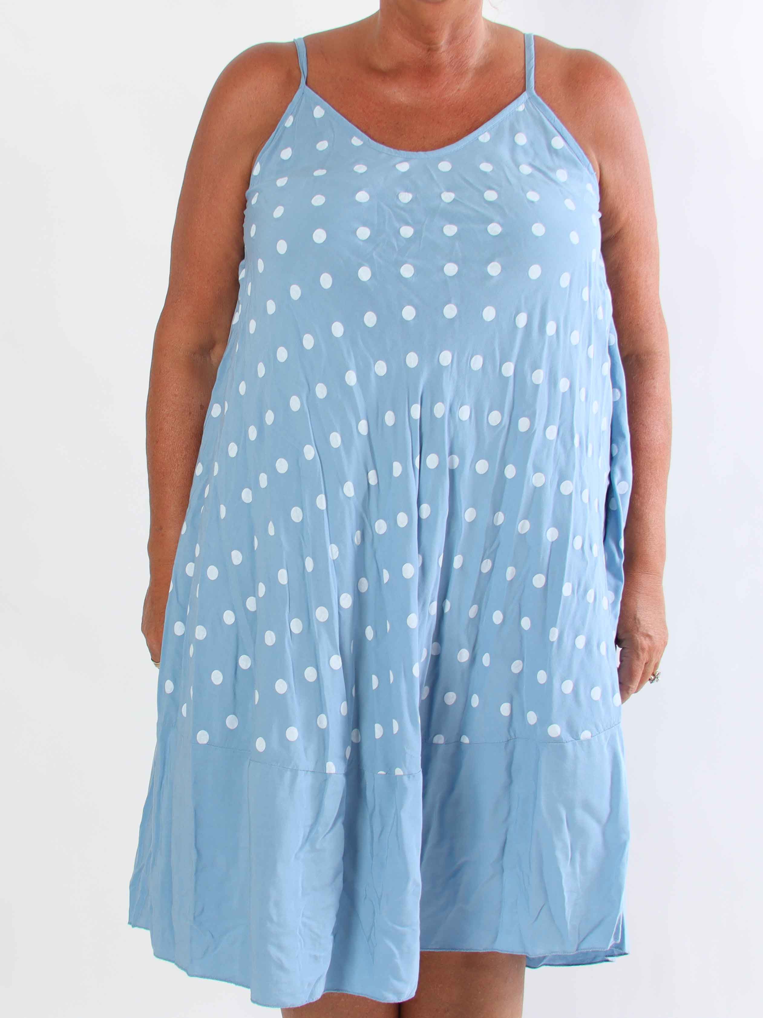 Sahra - Plus size kjole i viskosestof med prikker og tynde stropper