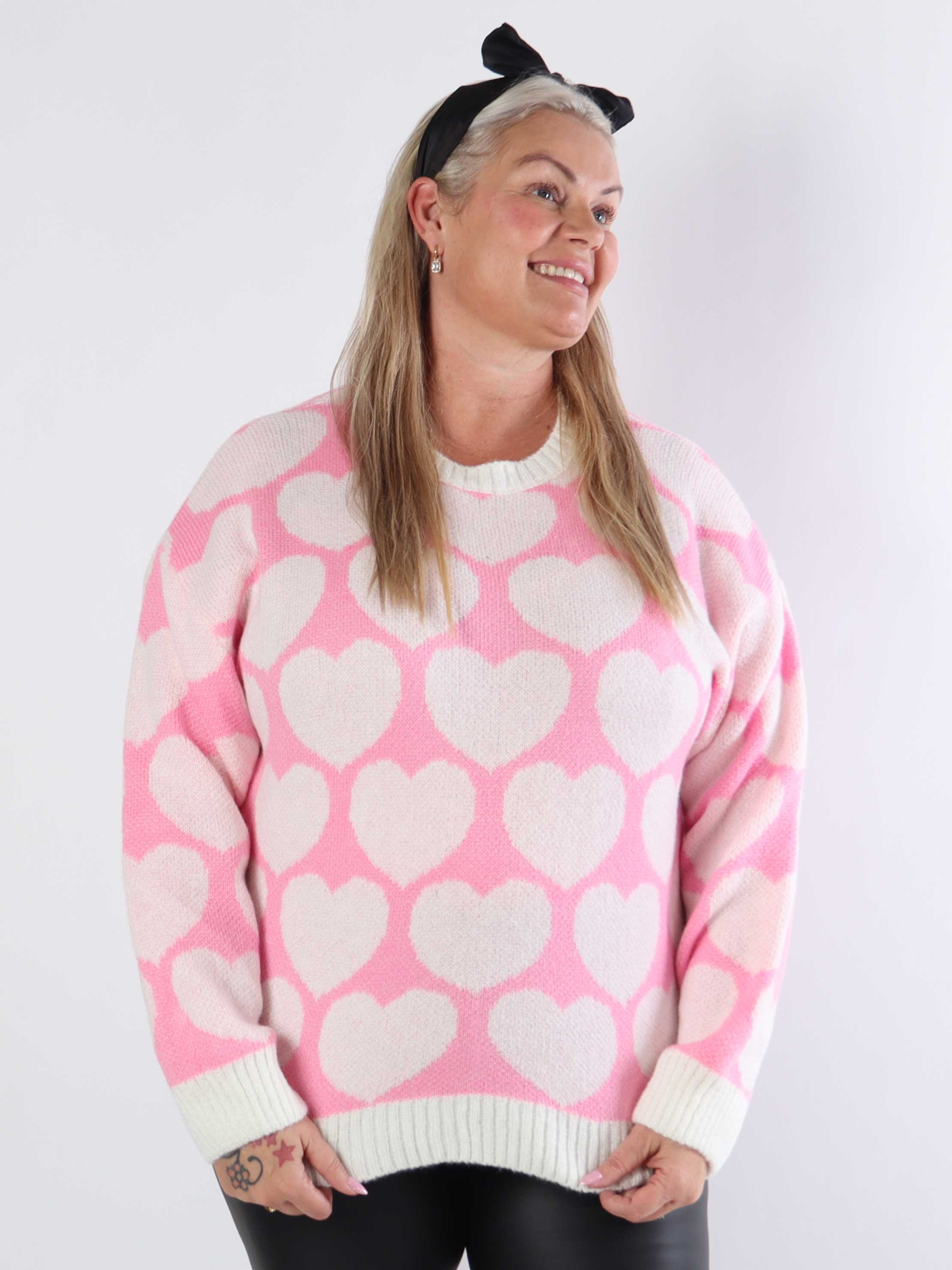 Saidy - Tjock plus size stickad blus med hjärtan