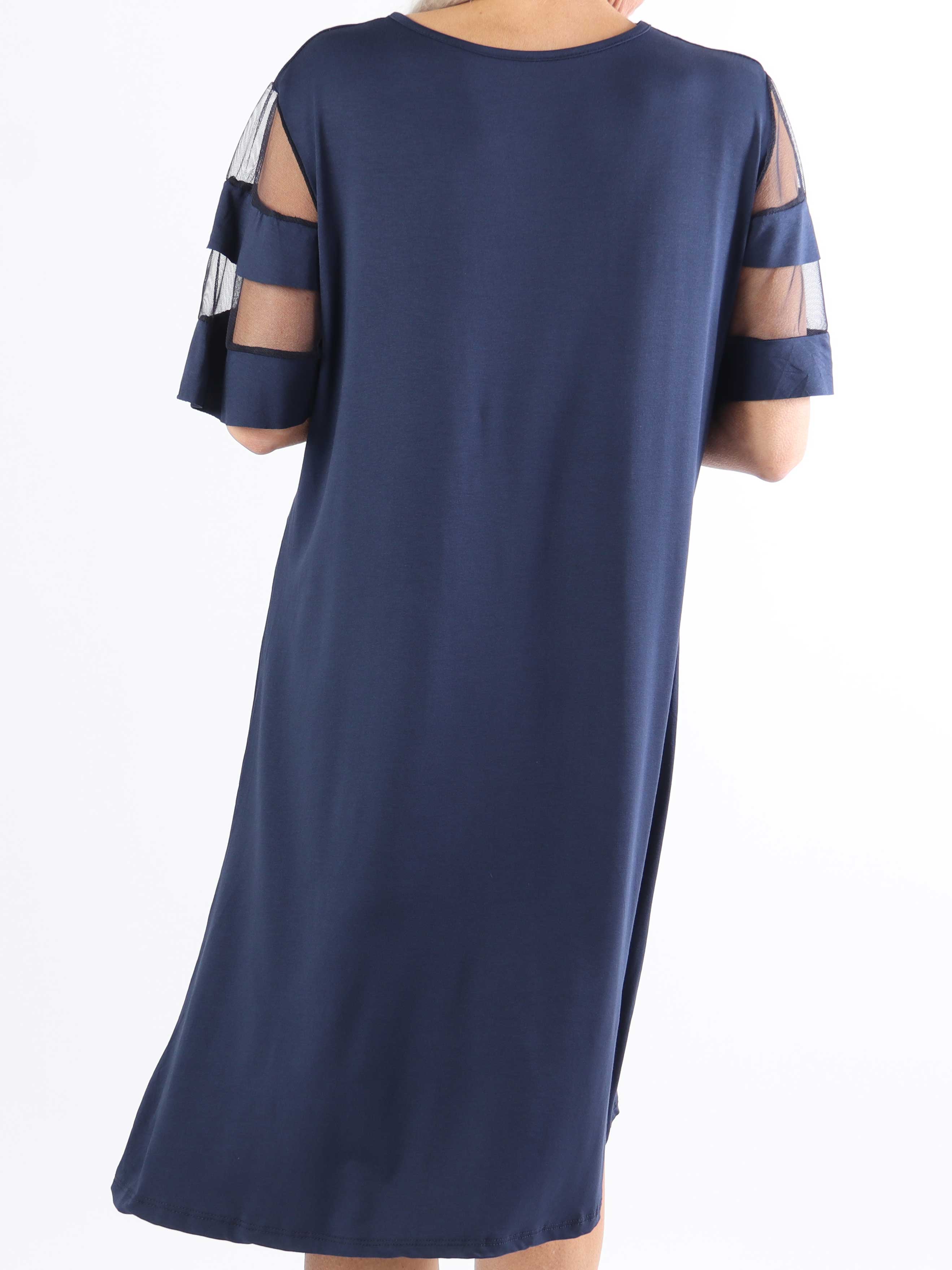 Sakina - T-shirtklänning i plus size med fina ärmar