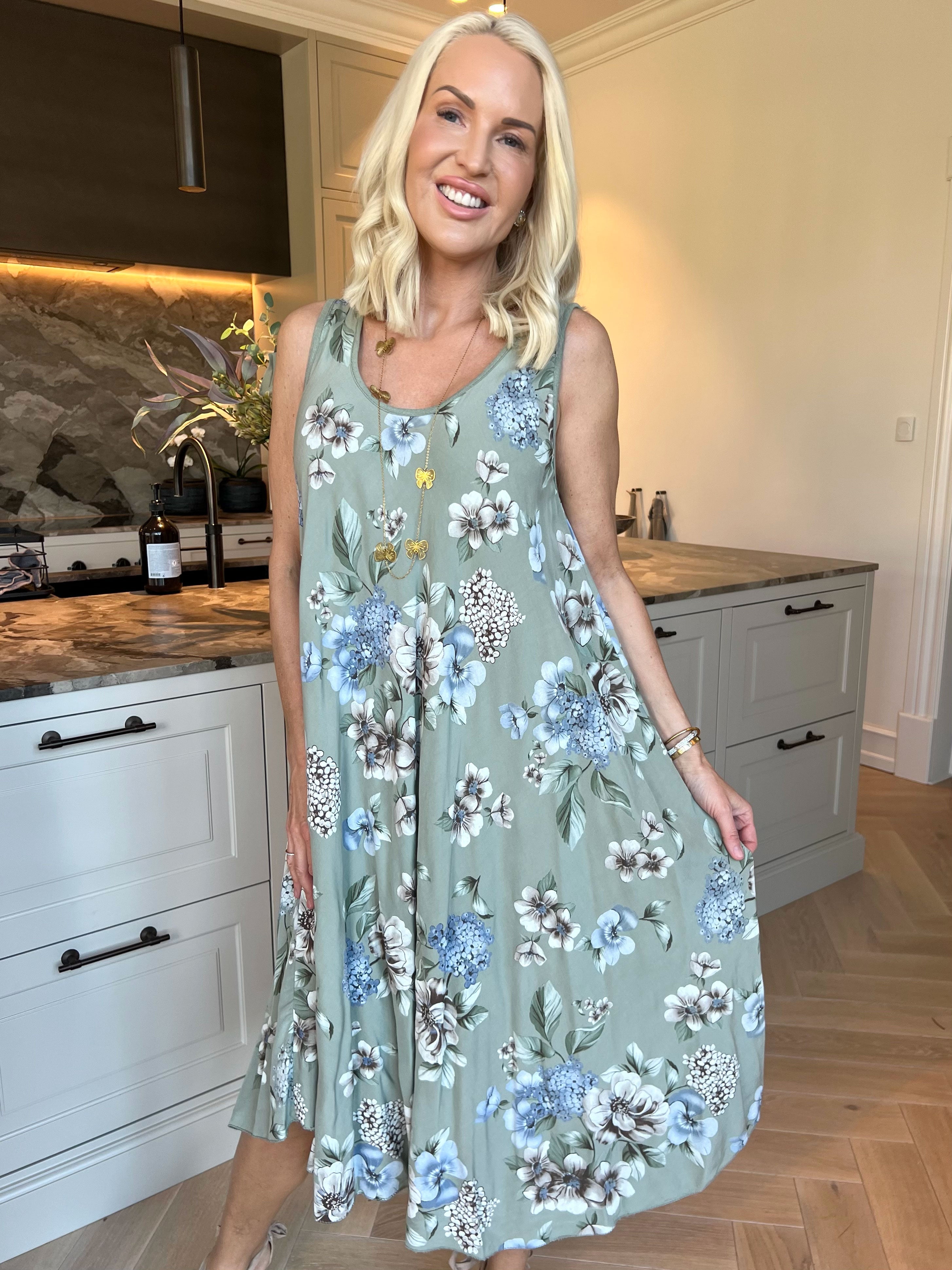 Saline - Sød sommerkjole i viskose med blomsterprint