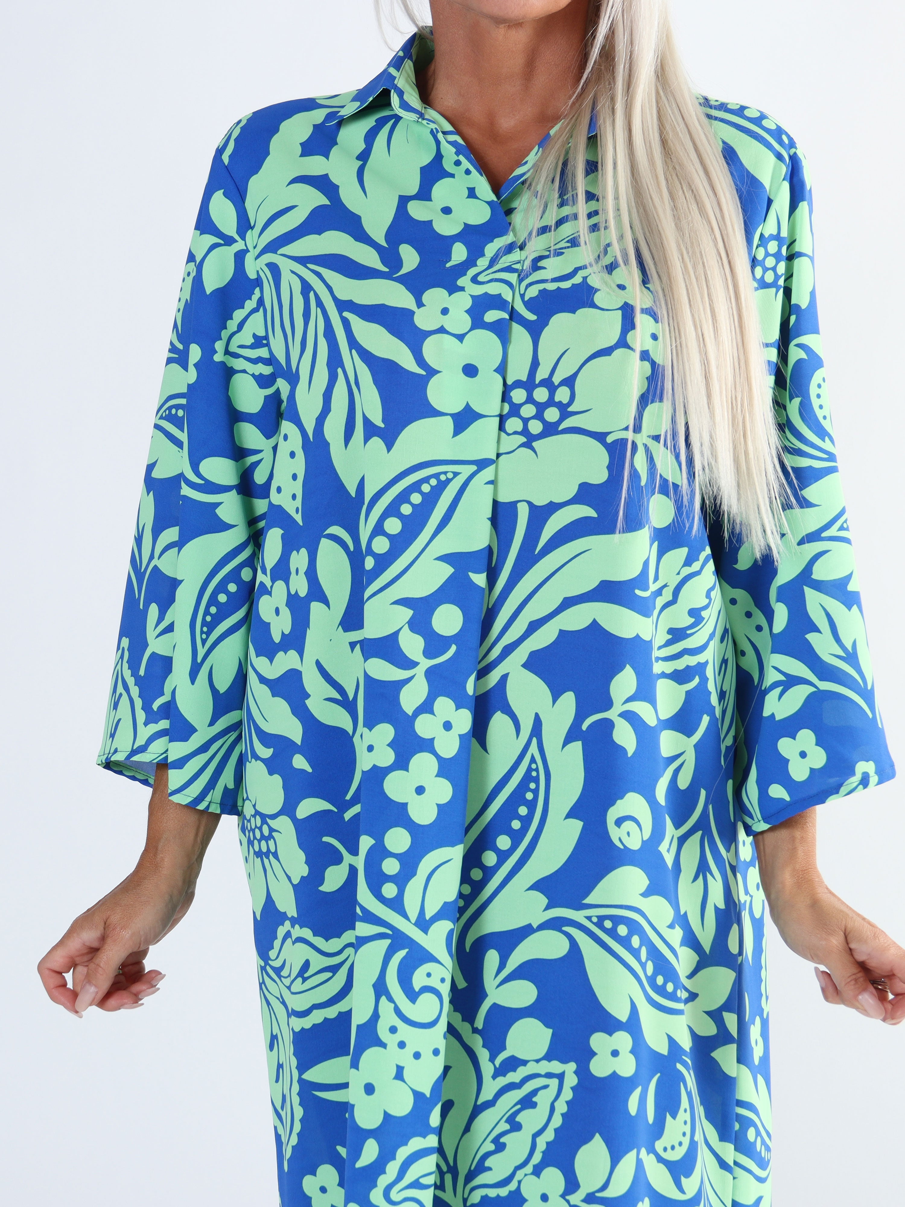 Sanne - Mångfärgad plus size  mönstrad skjortklänning