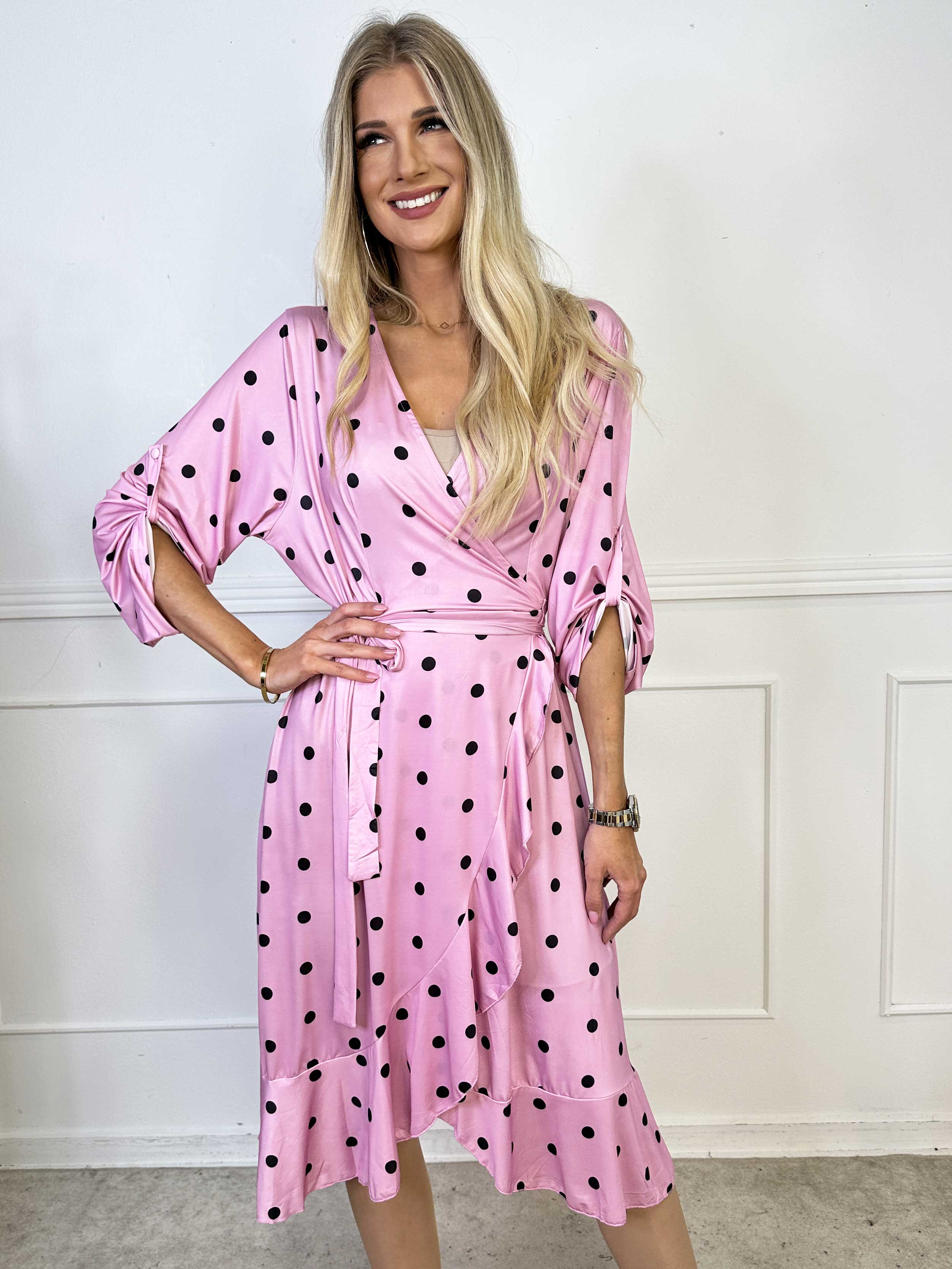 Savina Dot - Elastisk klänning i omlott-look med prickar och volangkant