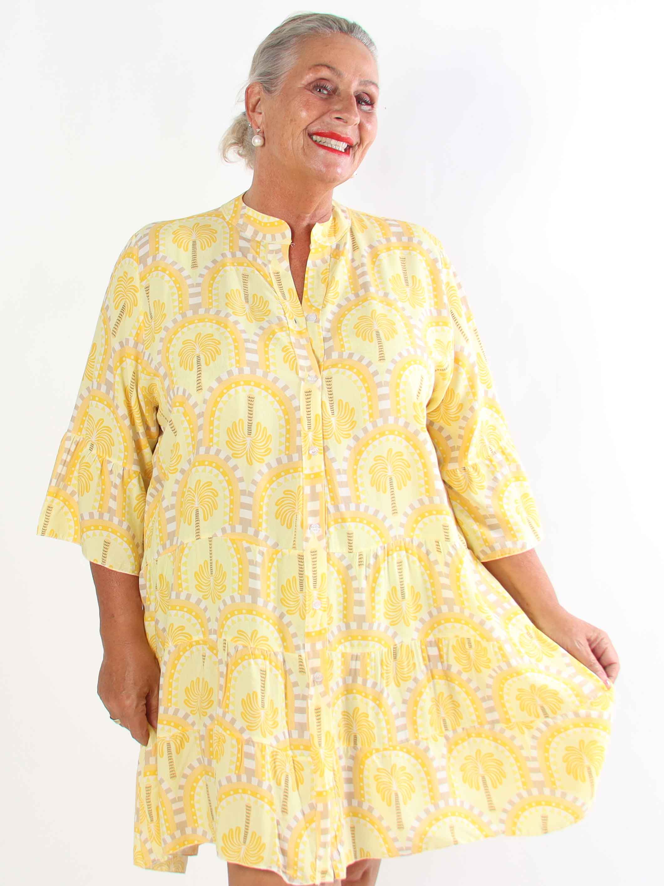 Severina - Plus size tunikakjole i viskose med palmemotiver og flæsekant forneden