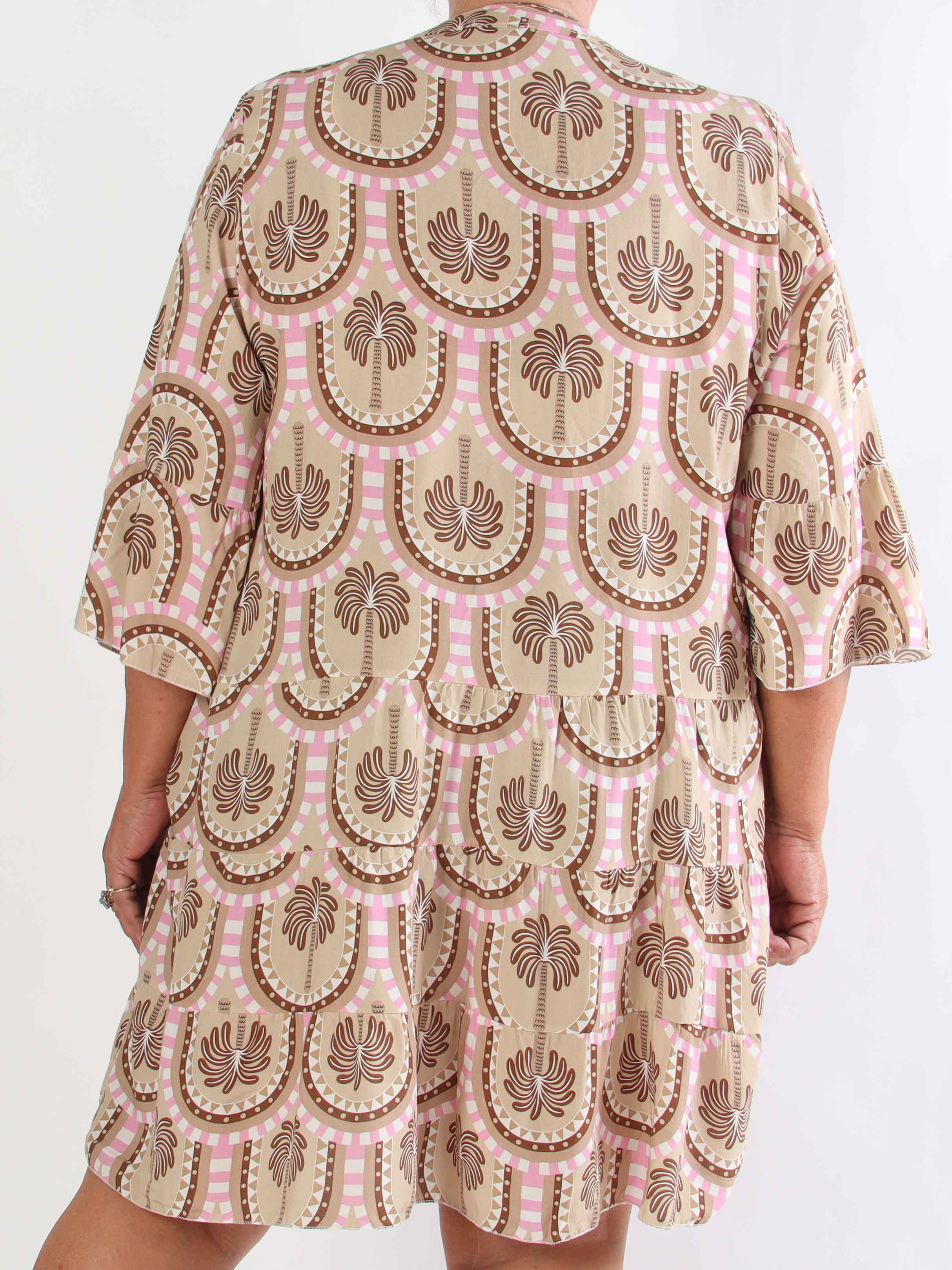 Severina - Plus size tunikakjole i viskose med palmemotiver og flæsekant forneden