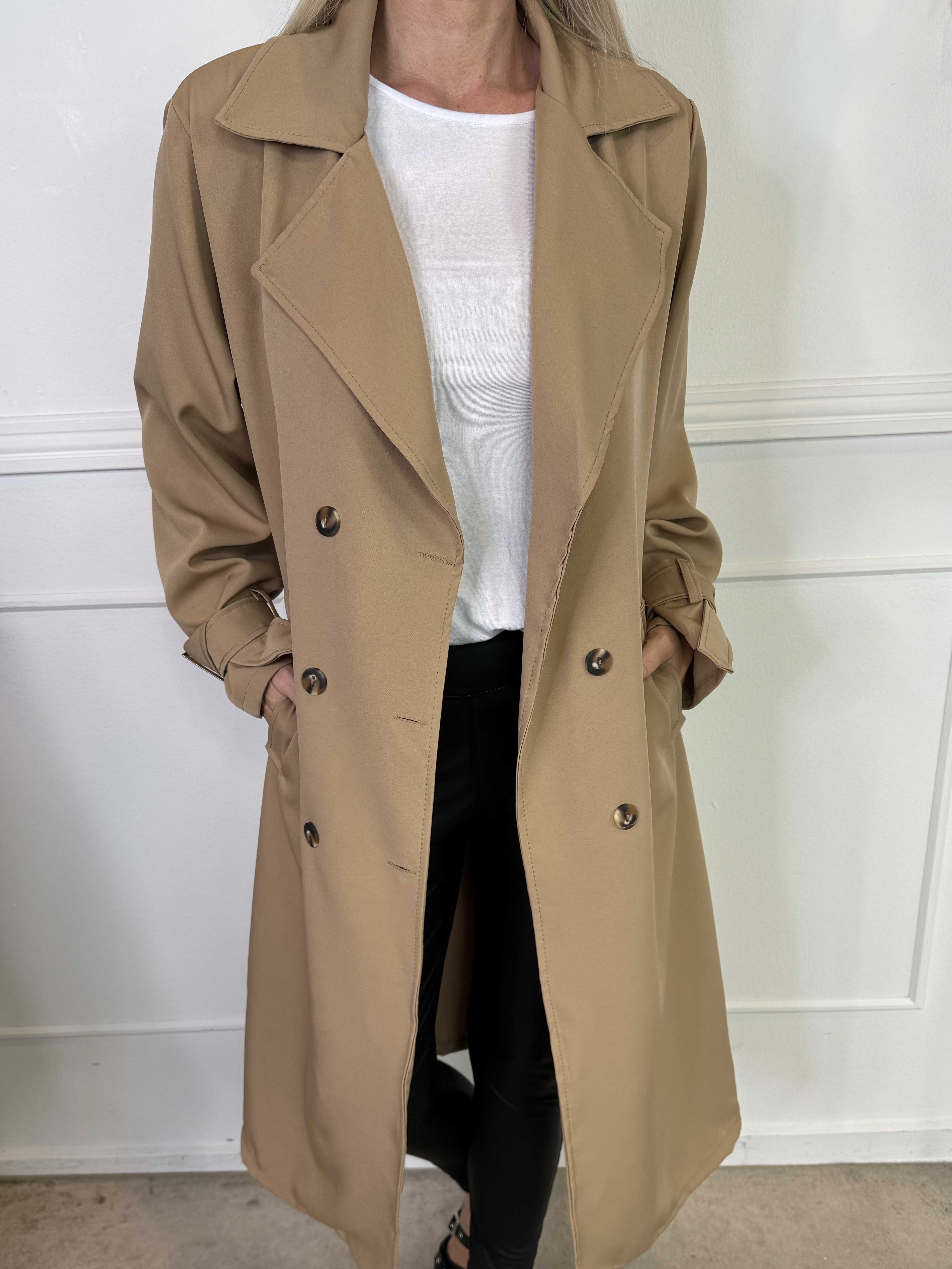 Sharpay - Lätt trenchcoat med knytskärp