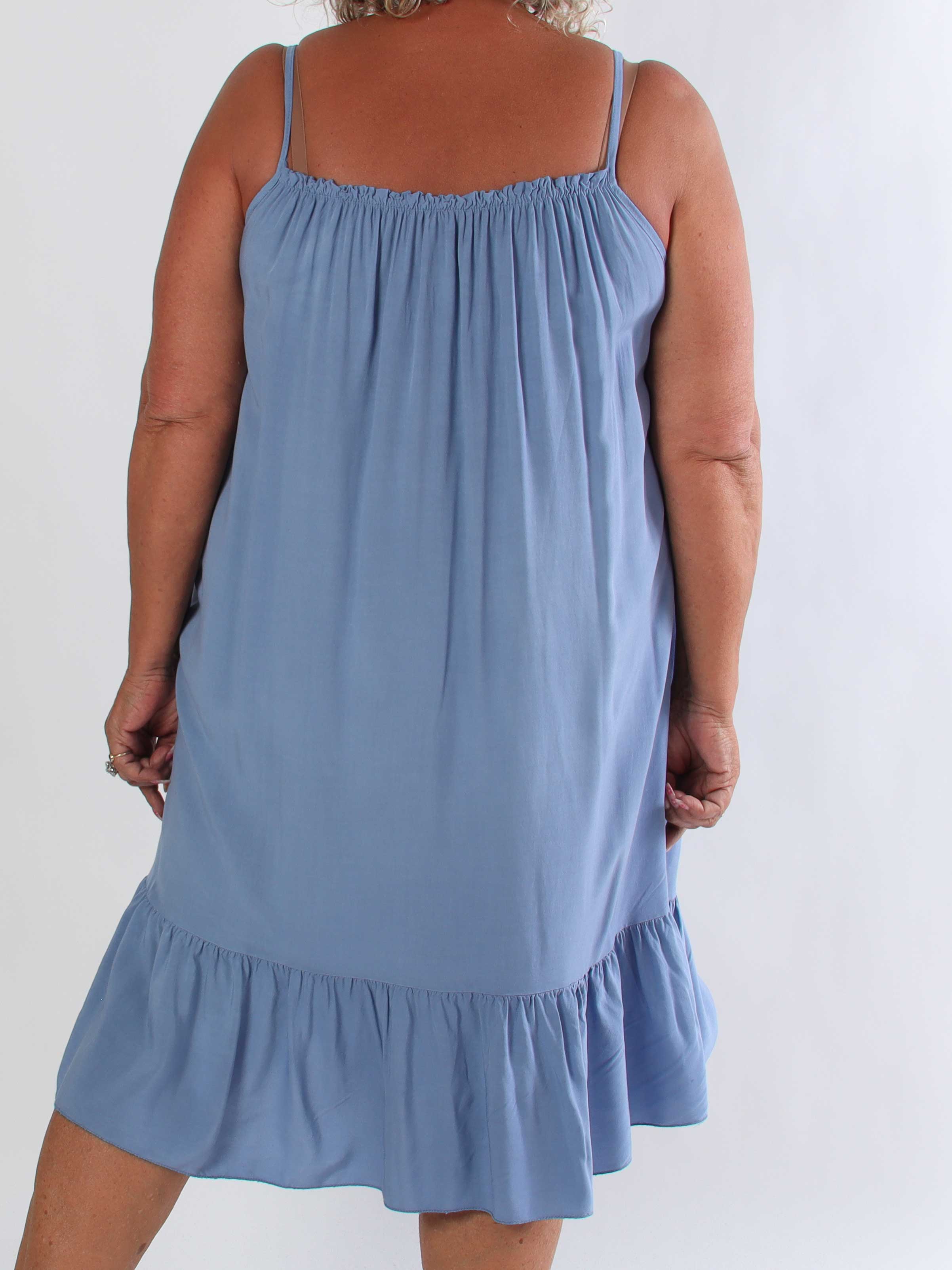 Solero Plain - Feminin plus size stropkjole i åndbar bomuld