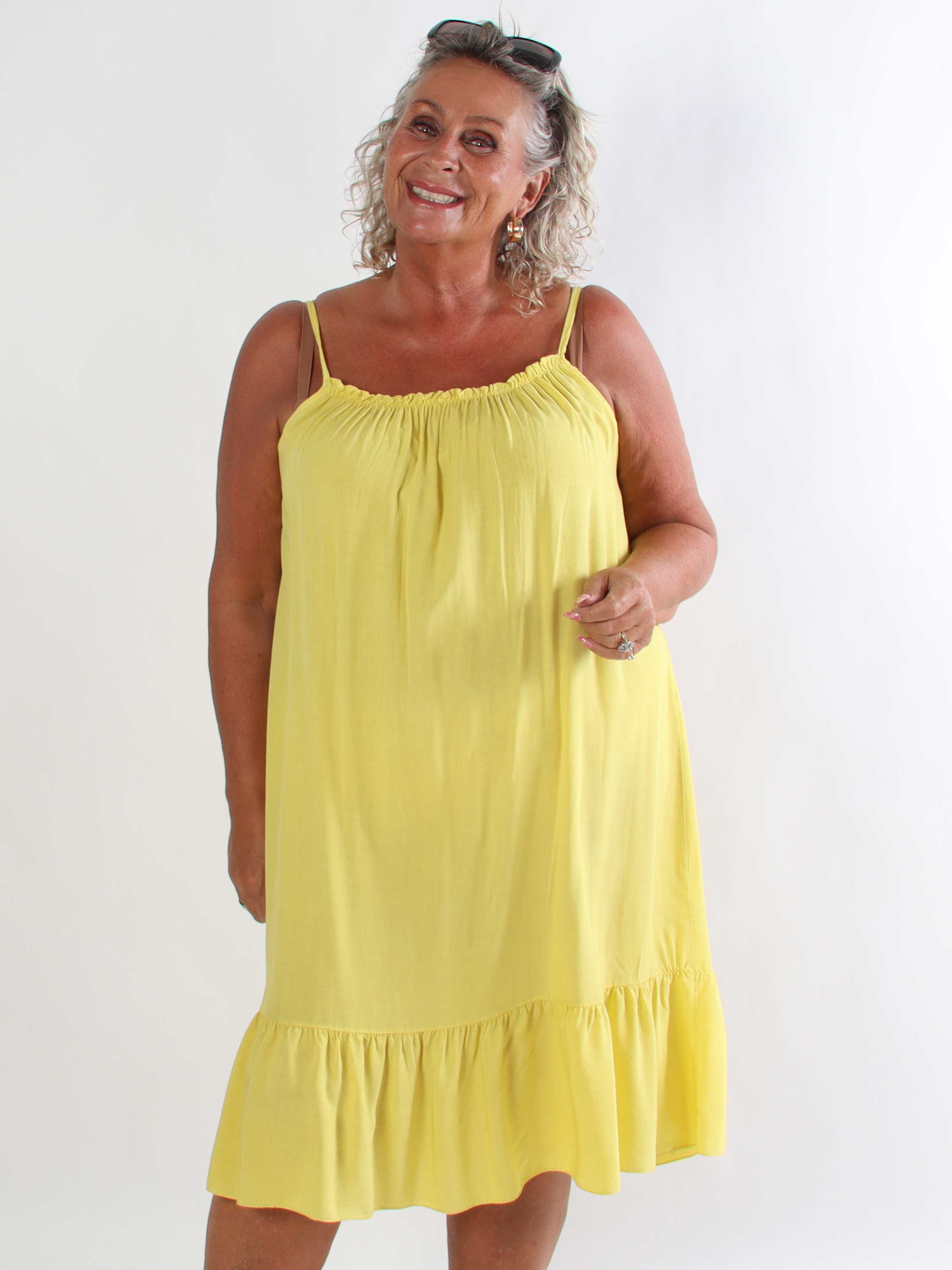 Solero Plain - Feminin plus size stropkjole i åndbar bomuld