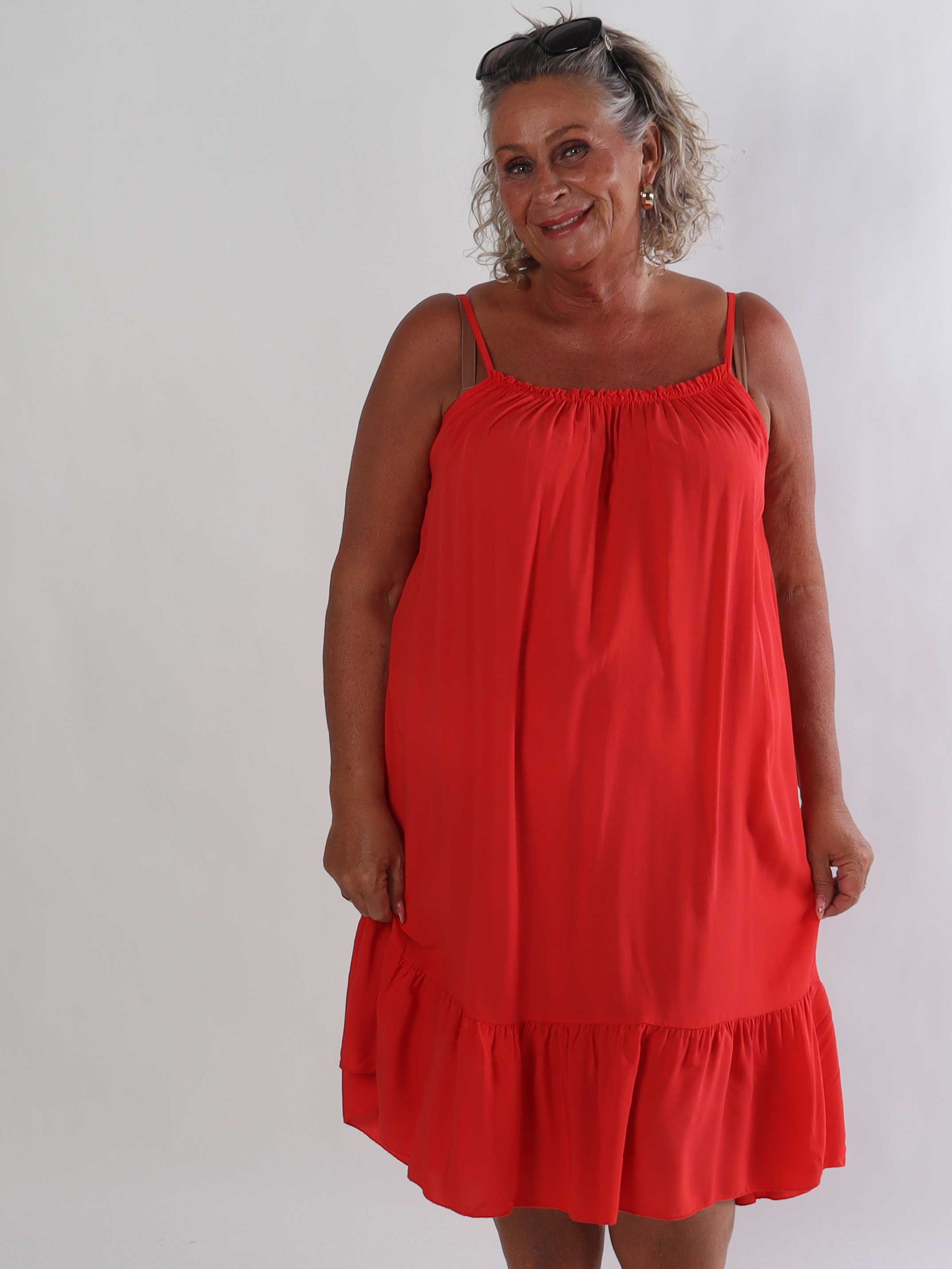 Solero Plain - Feminin plus size stropkjole i åndbar bomuld