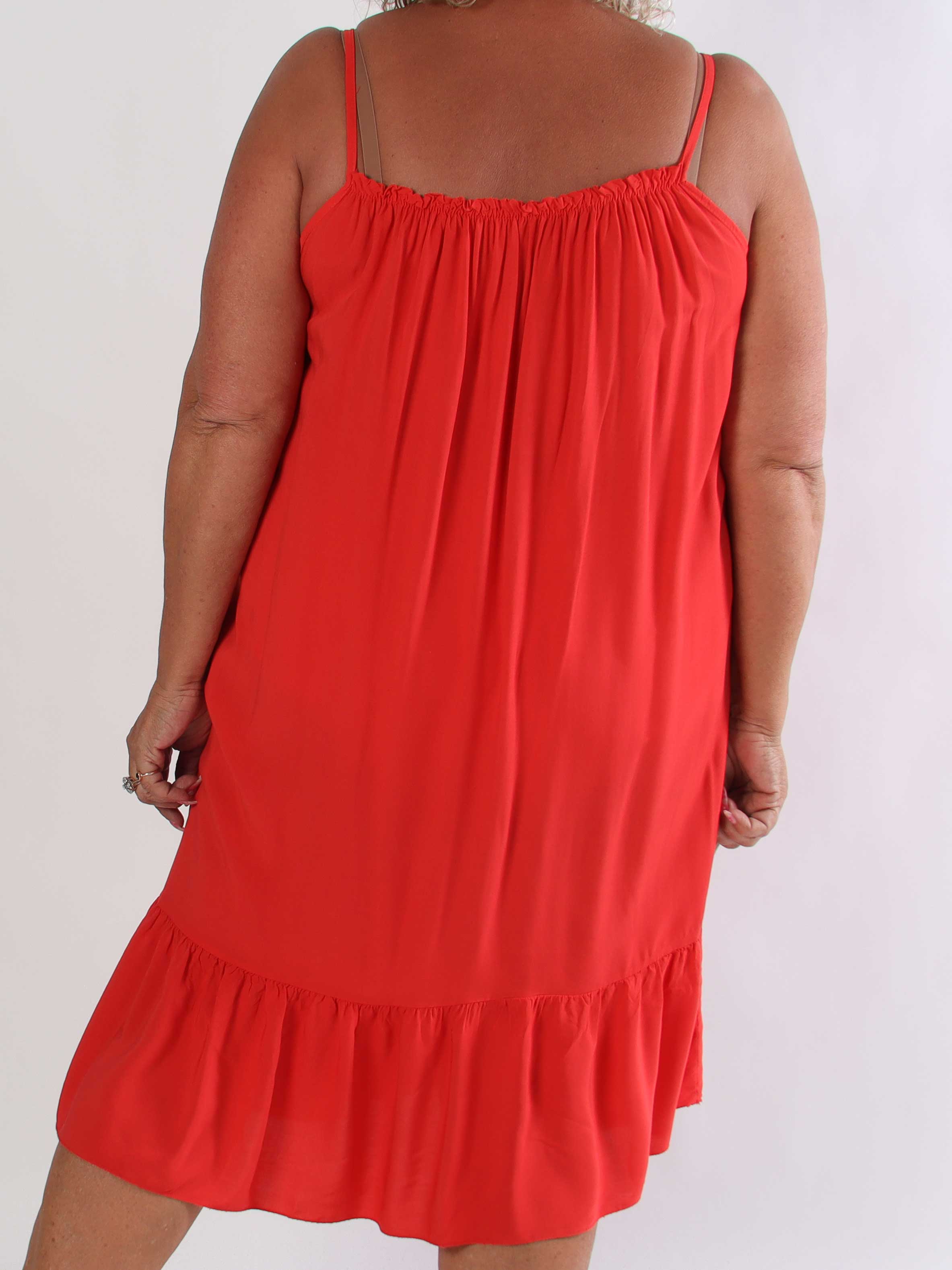 Solero Plain - Feminin plus size stropkjole i åndbar bomuld
