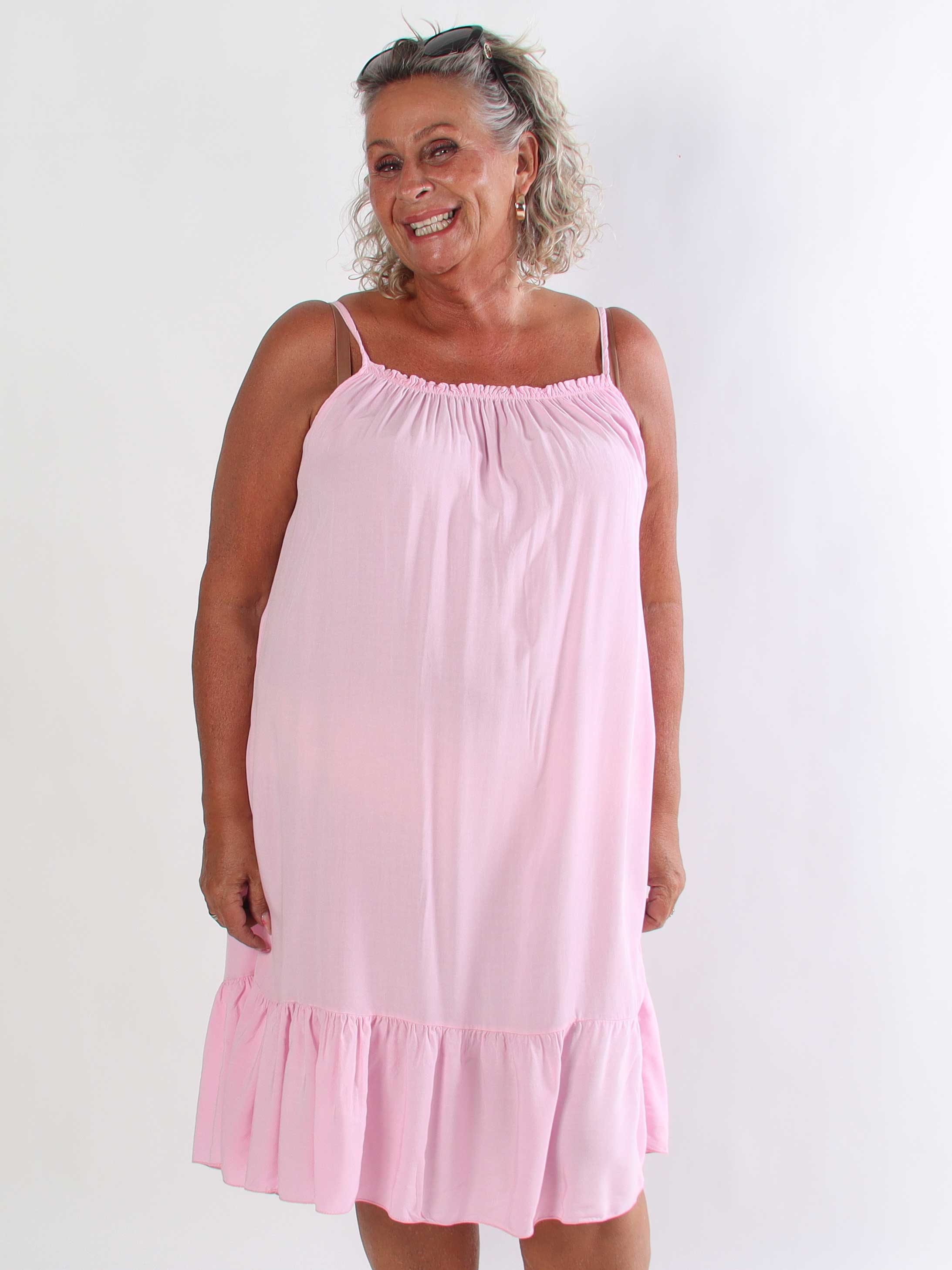 Solero Plain - Feminin plus size stropkjole i åndbar bomuld