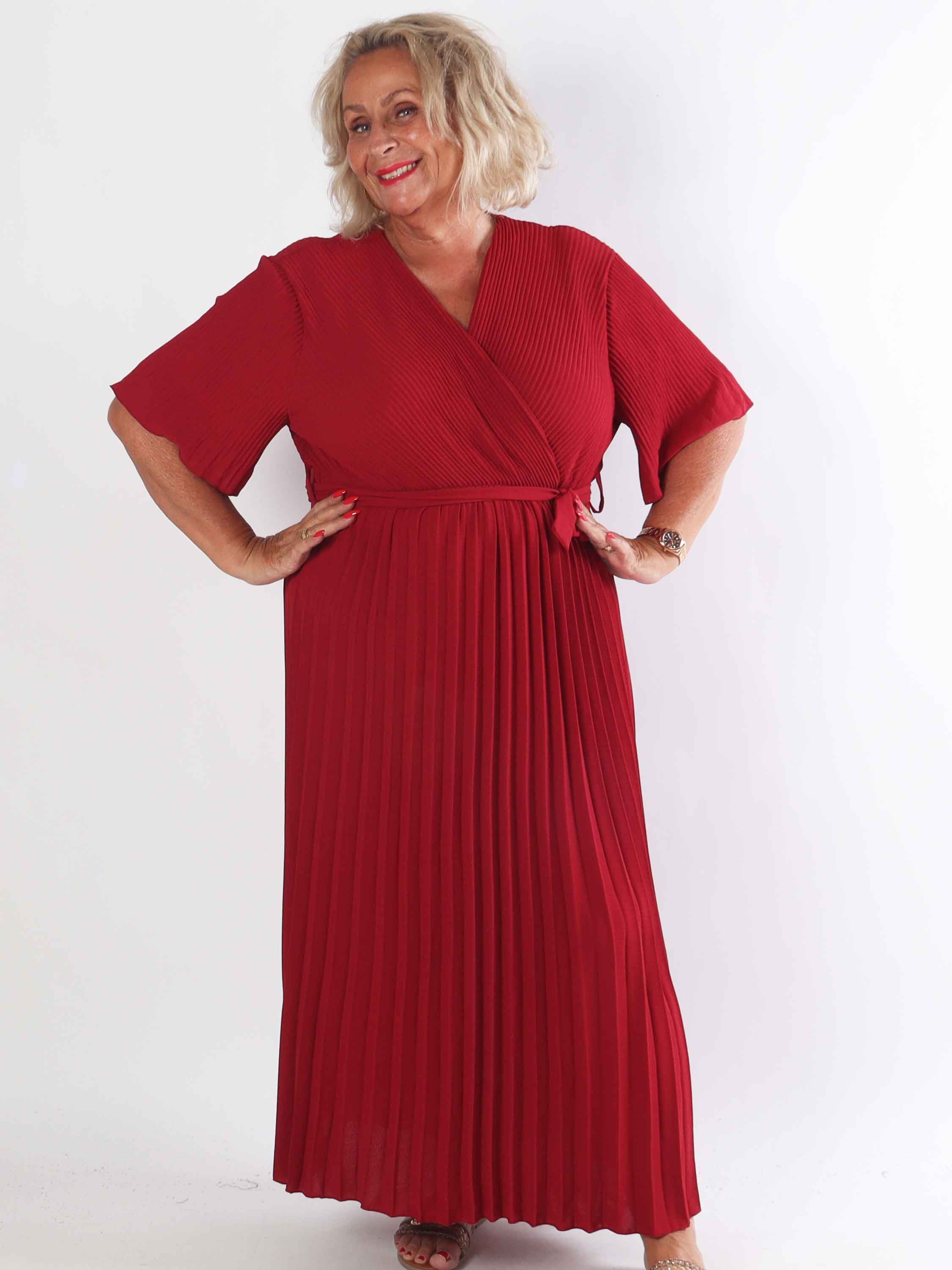 Solveig - Lång plisserad plus size klänning i viskos med band i midjan