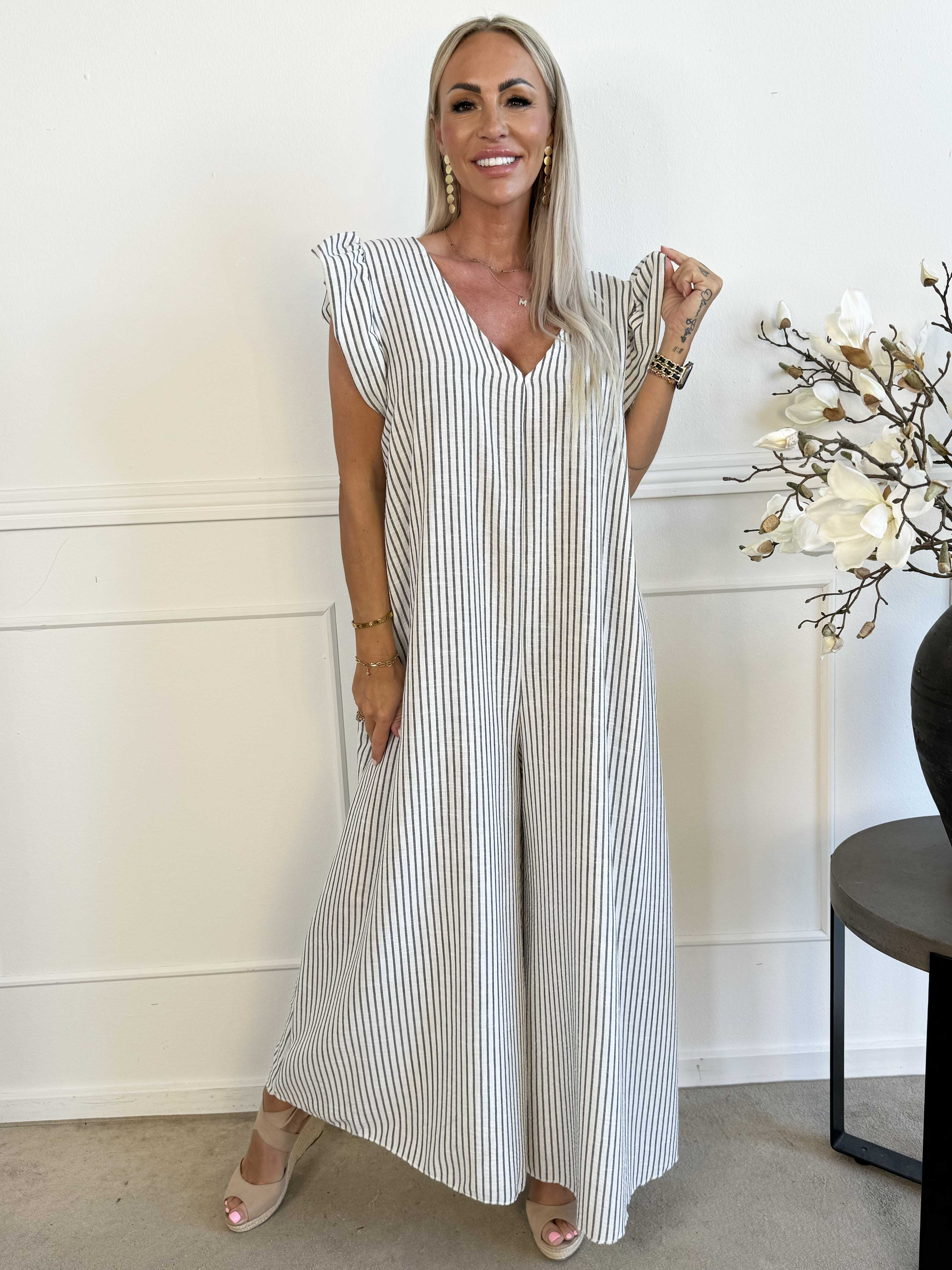 Steffy - Söt randig jumpsuit med volangärmar