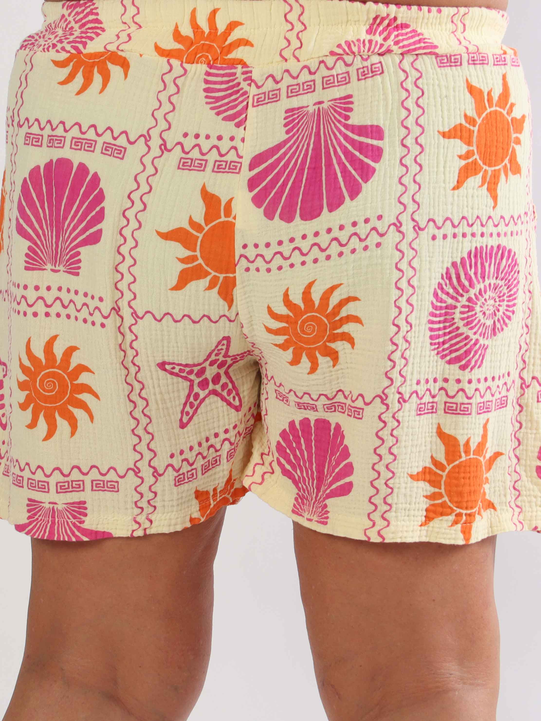Stevie Summer - Plus size shorts i bomulds musselin-stof med sommermotiver