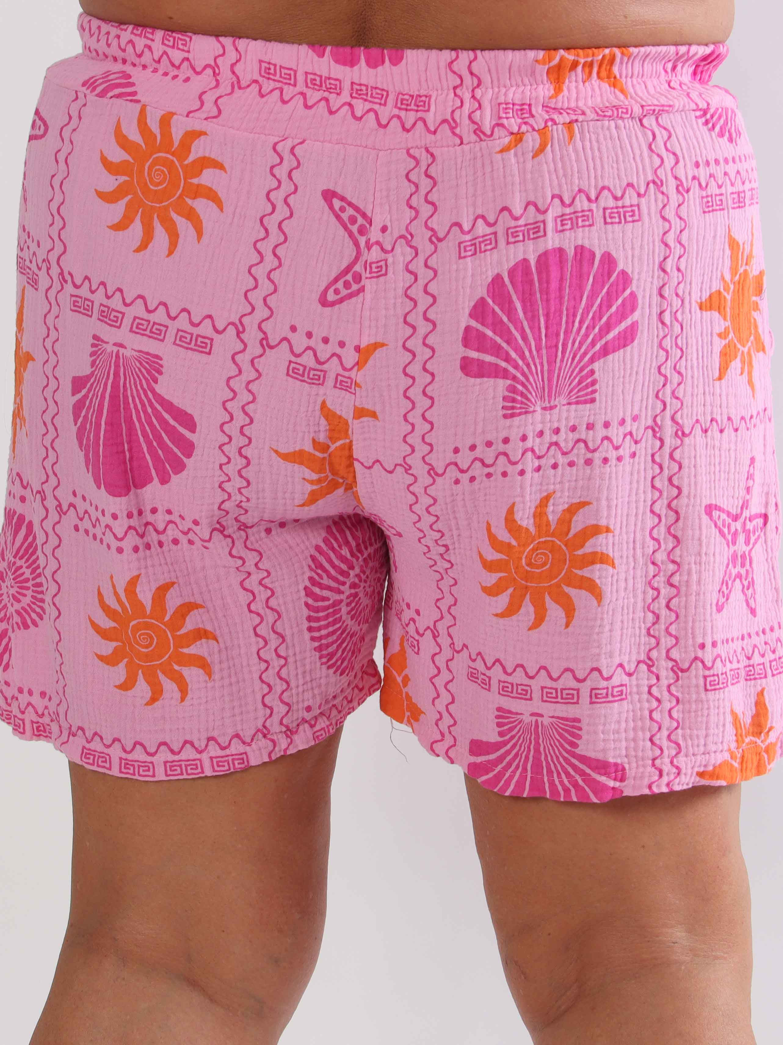 Stevie Summer - Plus size shorts i bomulds musselin-stof med sommermotiver