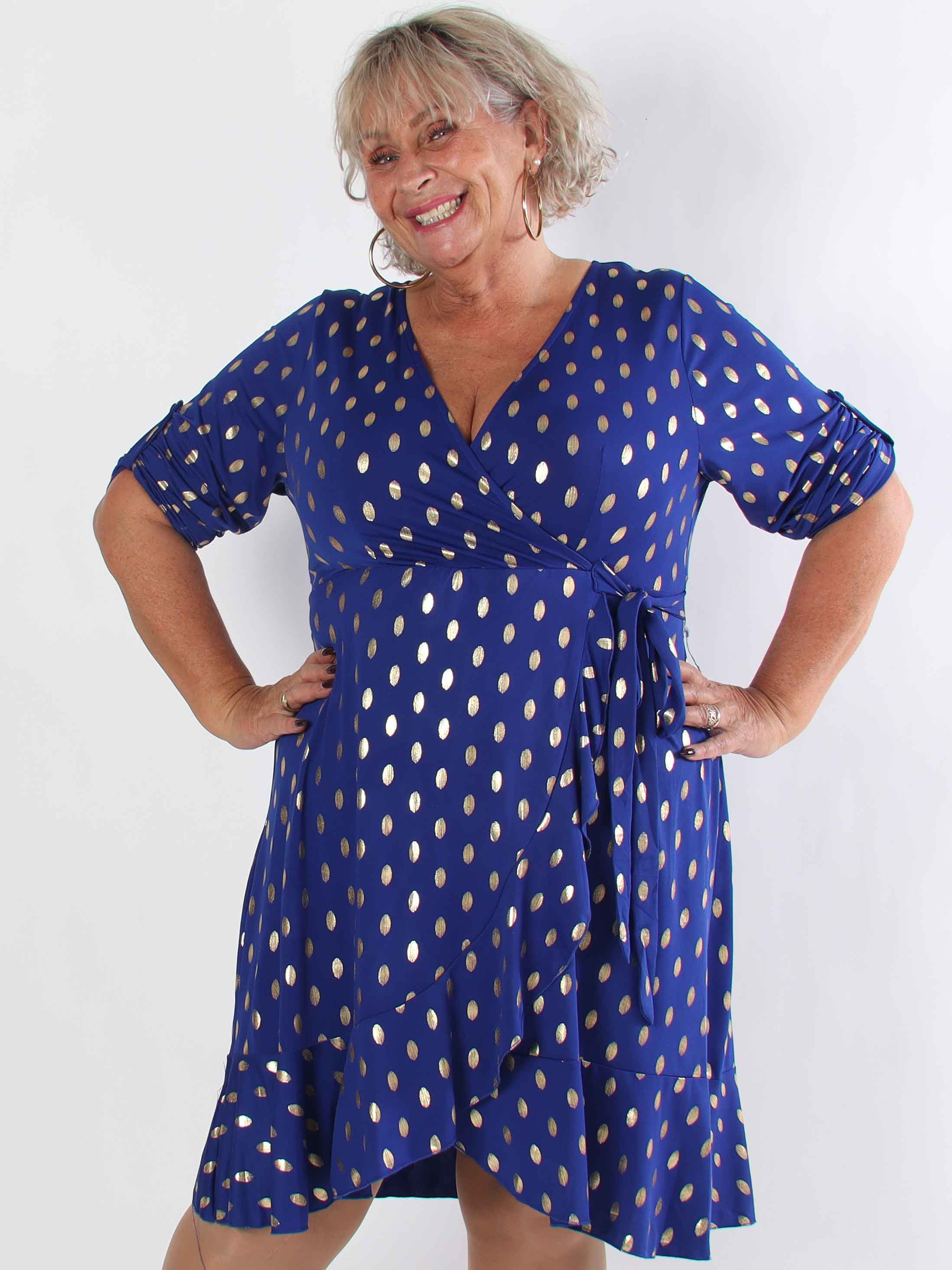 Savina Gold - Elastisk plus size klänning i omlott-look med guldprickar