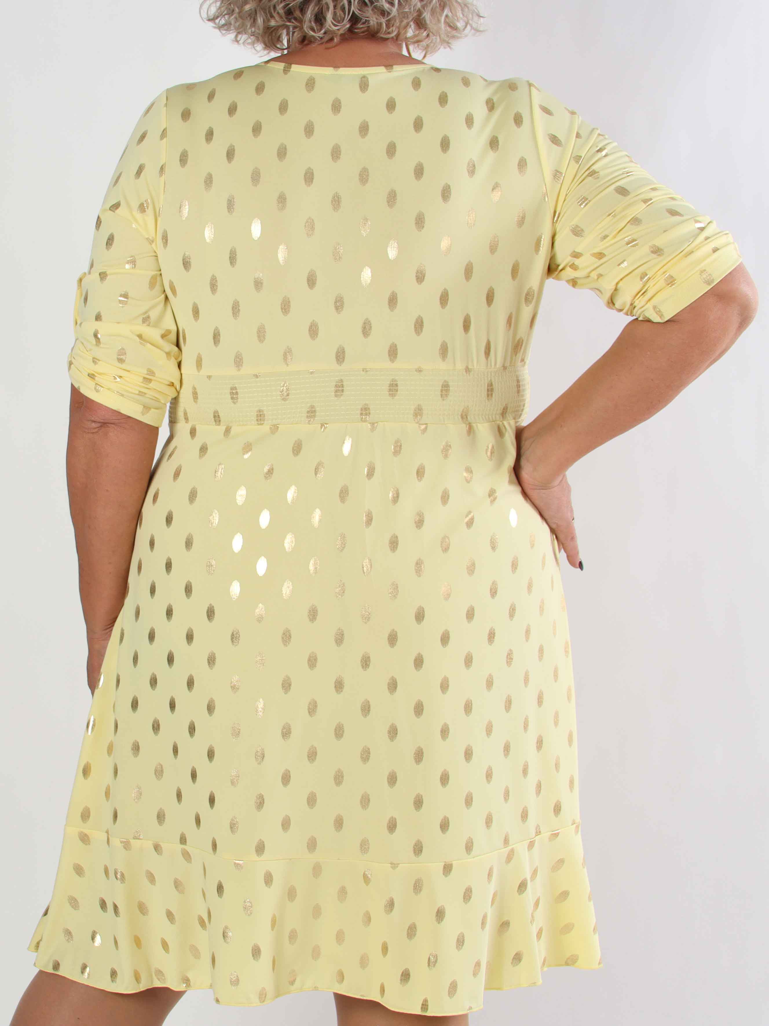 Savina Gold - Elastisk plus size klänning i omlott-look med guldprickar