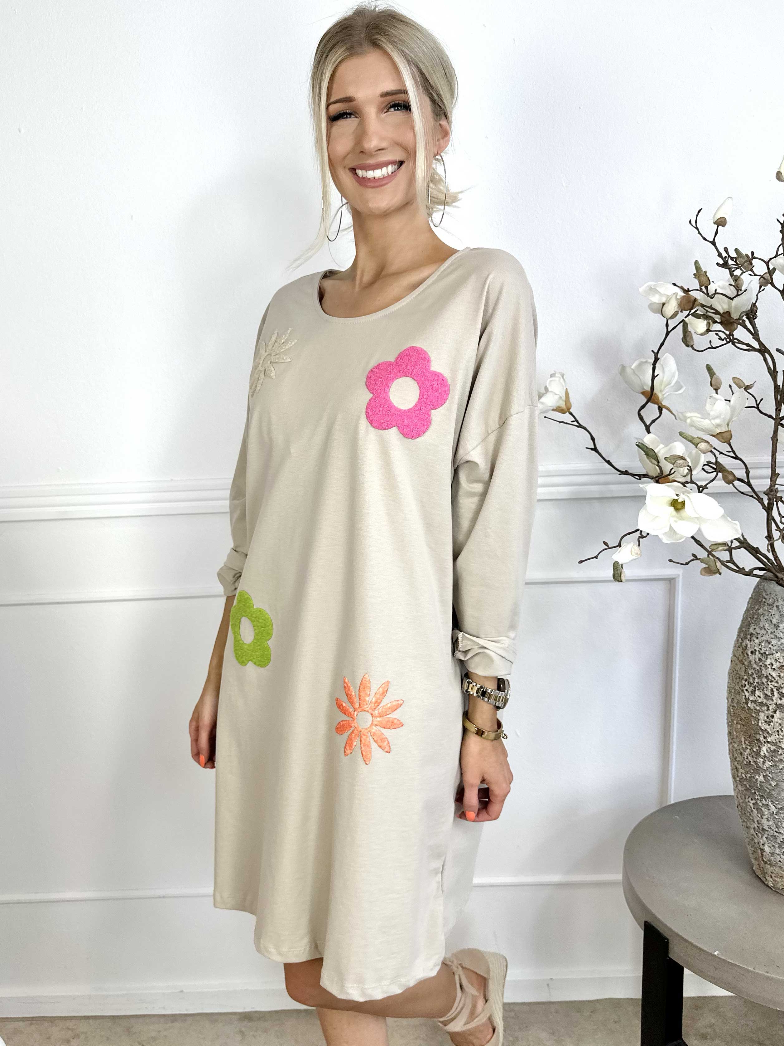 Susanna - Joggingklänning i bomull med färgade blommotiv
