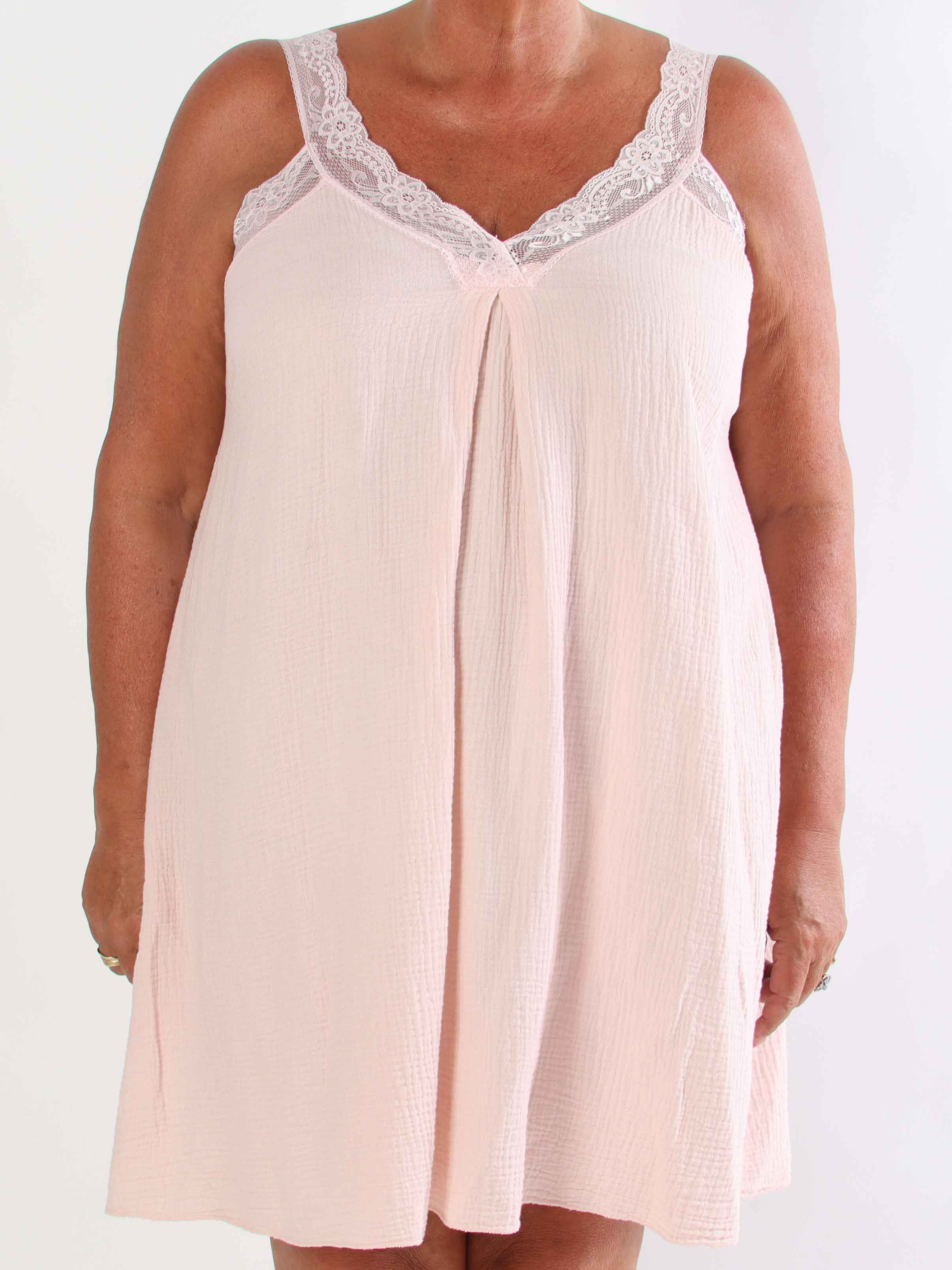 Taimi - Plus size kjole i bomulds-musselin stof med blondestropper