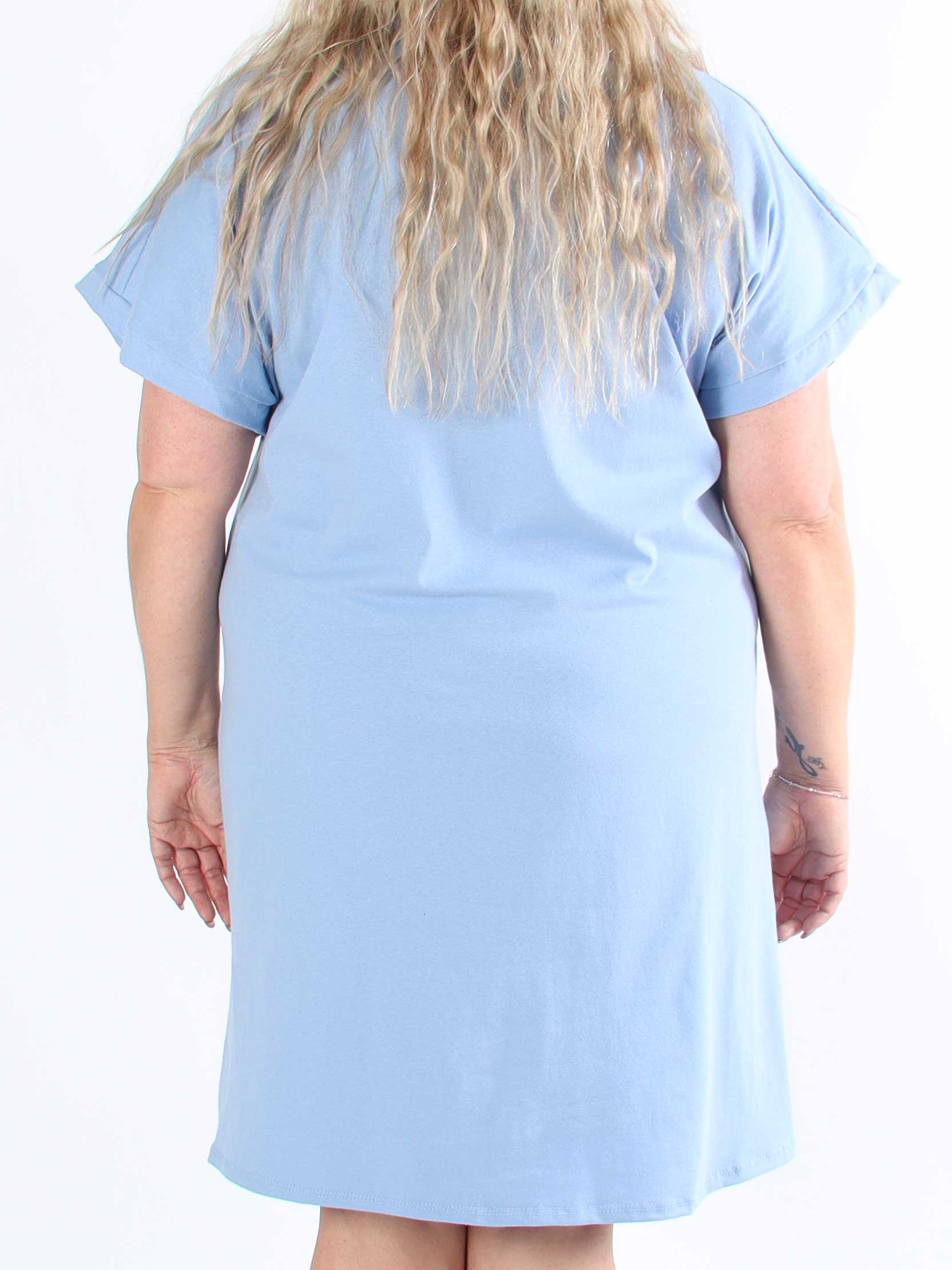 Tasmine - Plus size Brooklyn t-shirtklänning i mjuk bomull